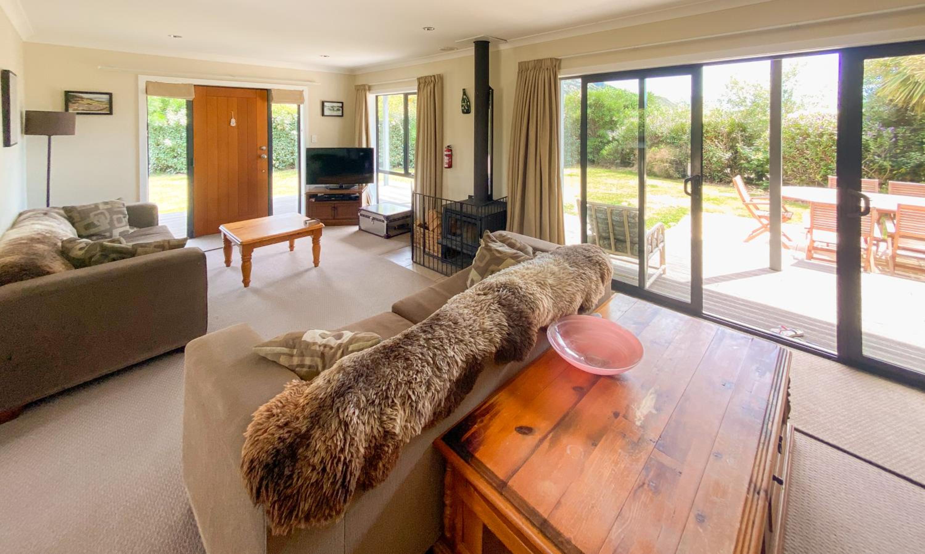 Stunning Panoramic Lake Hawea Views 5 Bedrooms