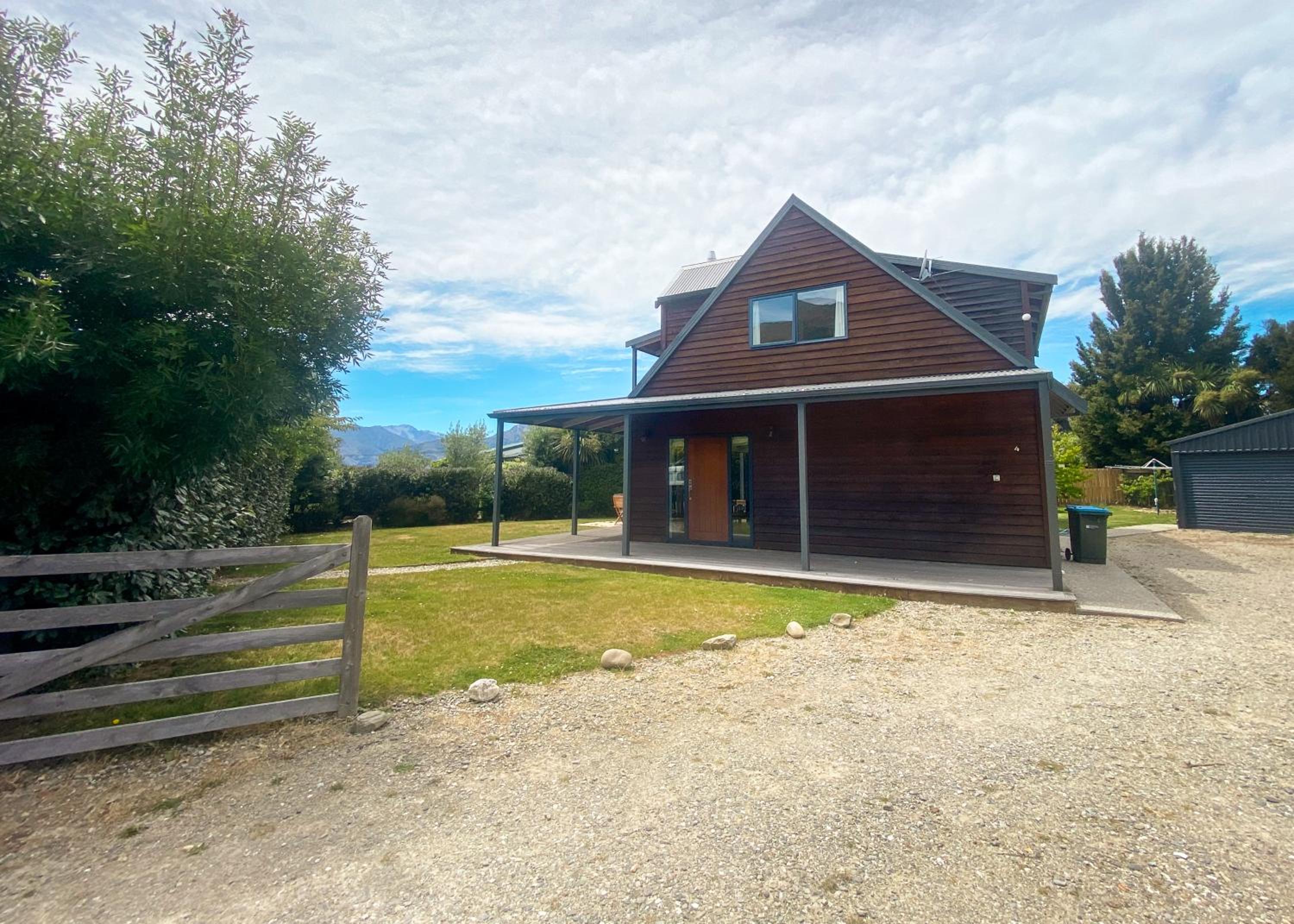 Stunning Panoramic Lake Hawea Views 5 Bedrooms
