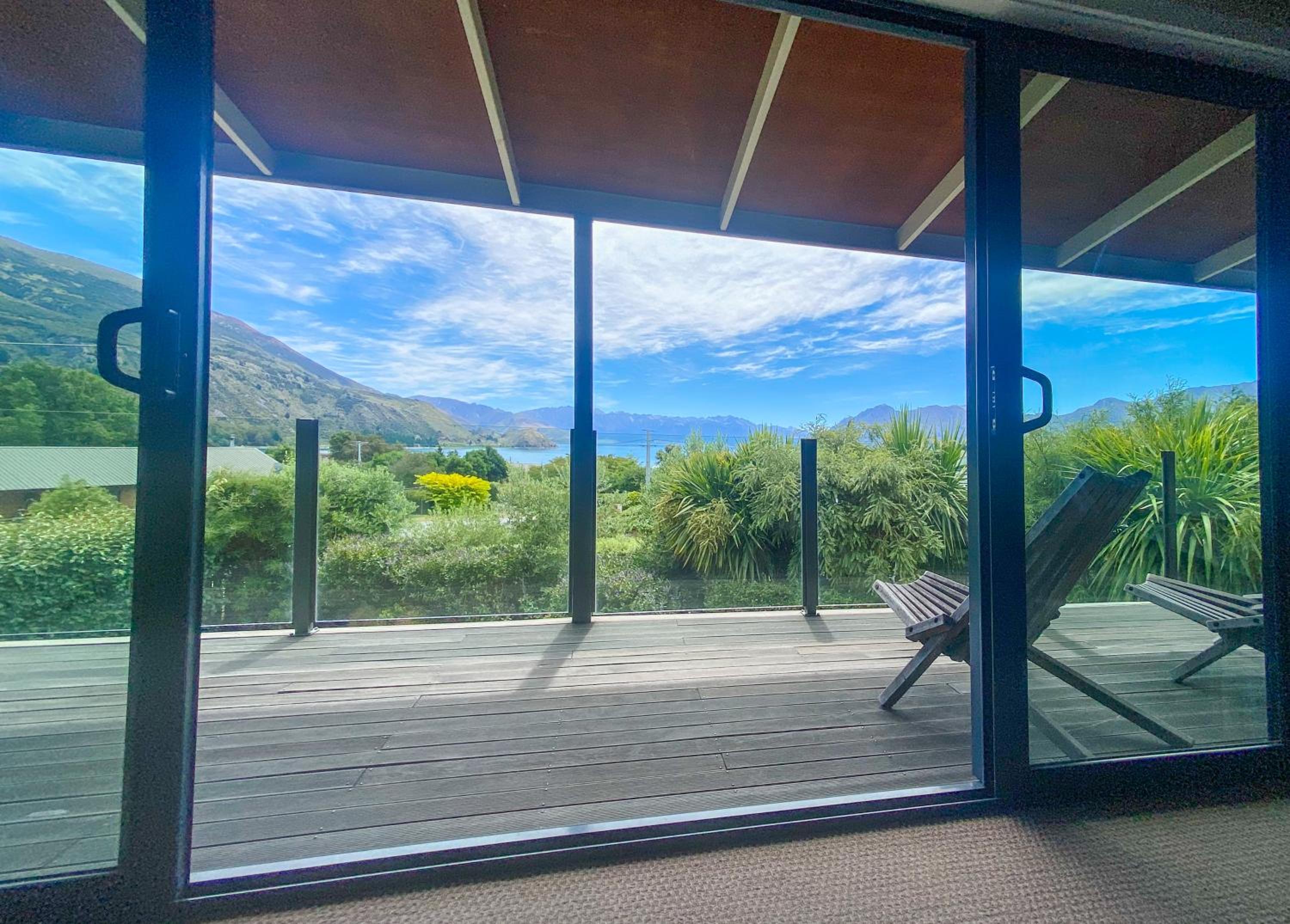 Stunning Panoramic Lake Hawea Views 5 Bedrooms