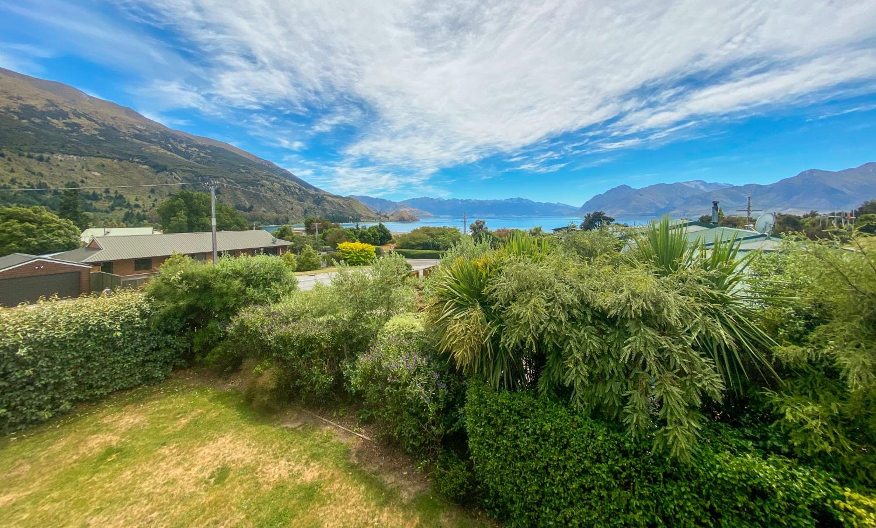 Stunning Panoramic Lake Hawea Views 5 Bedrooms