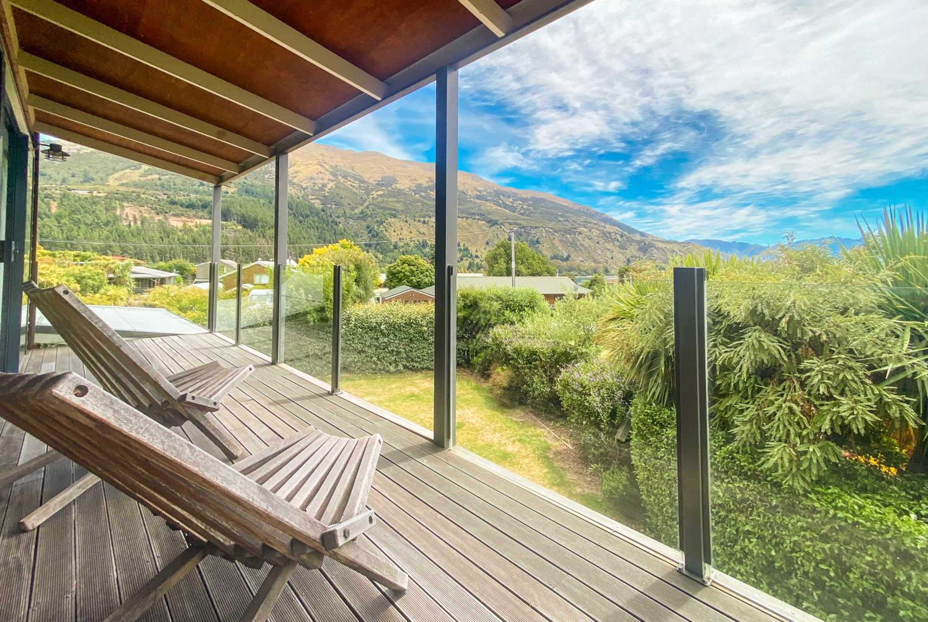 Stunning Panoramic Lake Hawea Views 5 Bedrooms