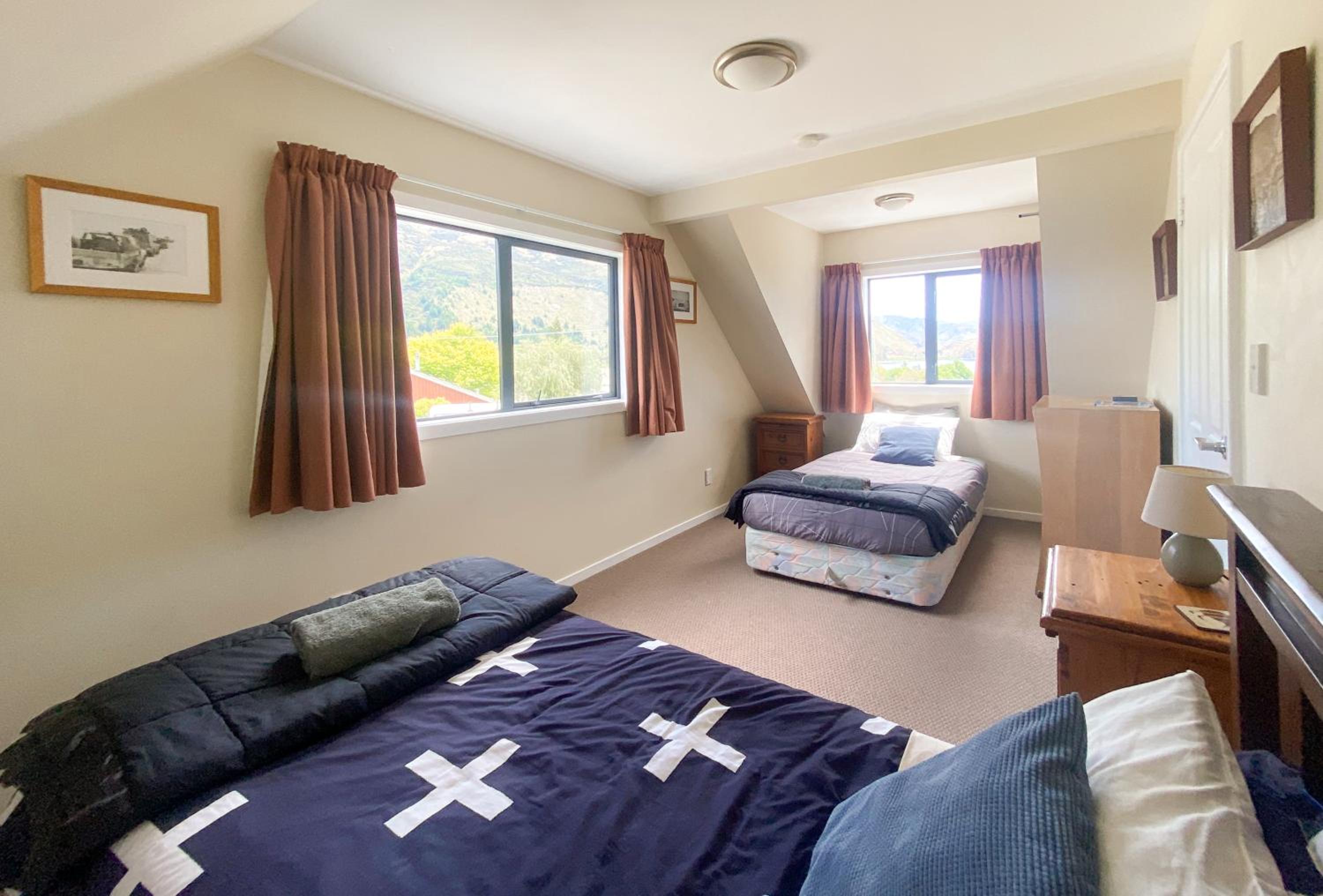 Stunning Panoramic Lake Hawea Views 5 Bedrooms