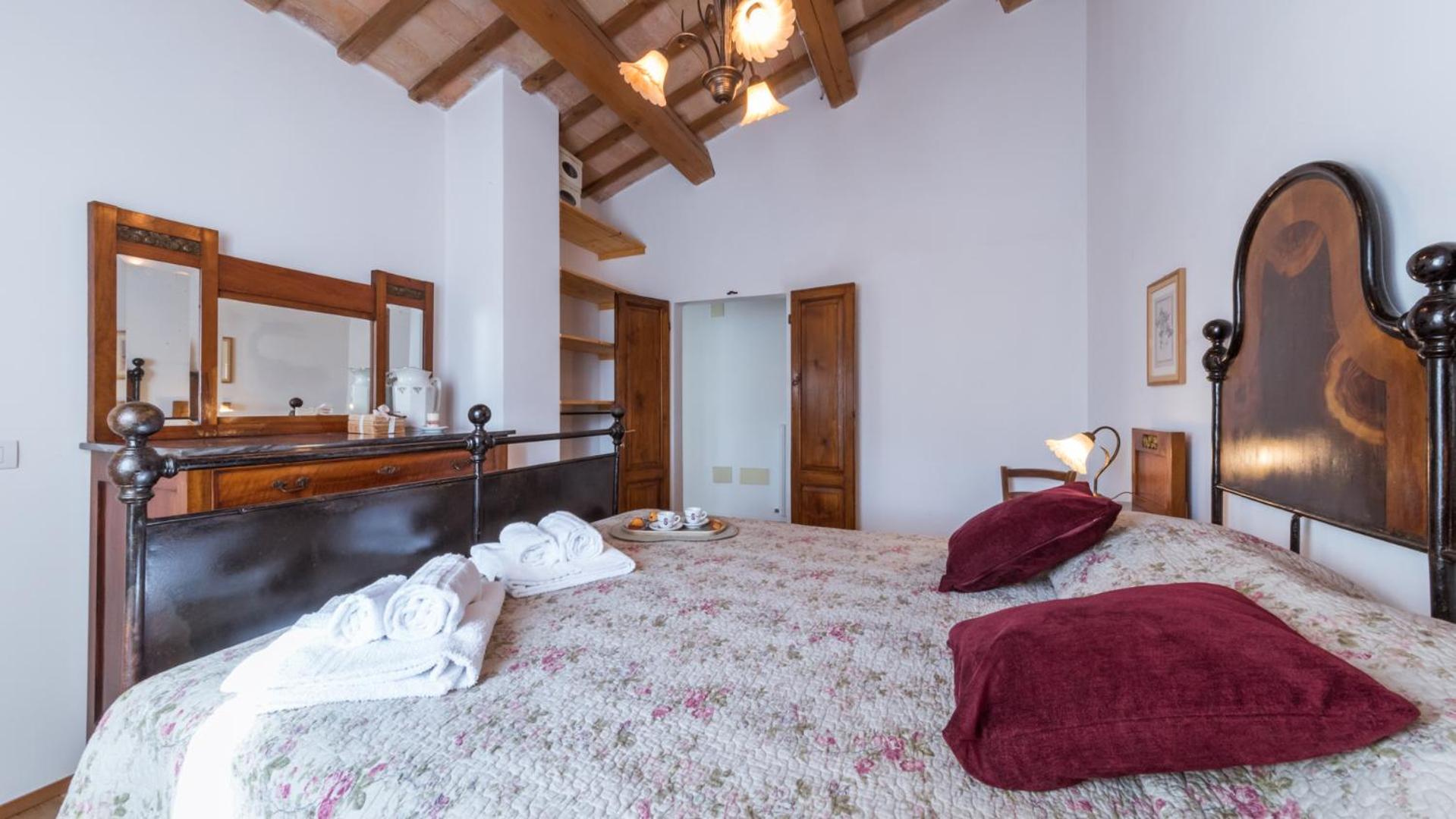 CASALE DEL PODESTA' 10&1, Emma Villas