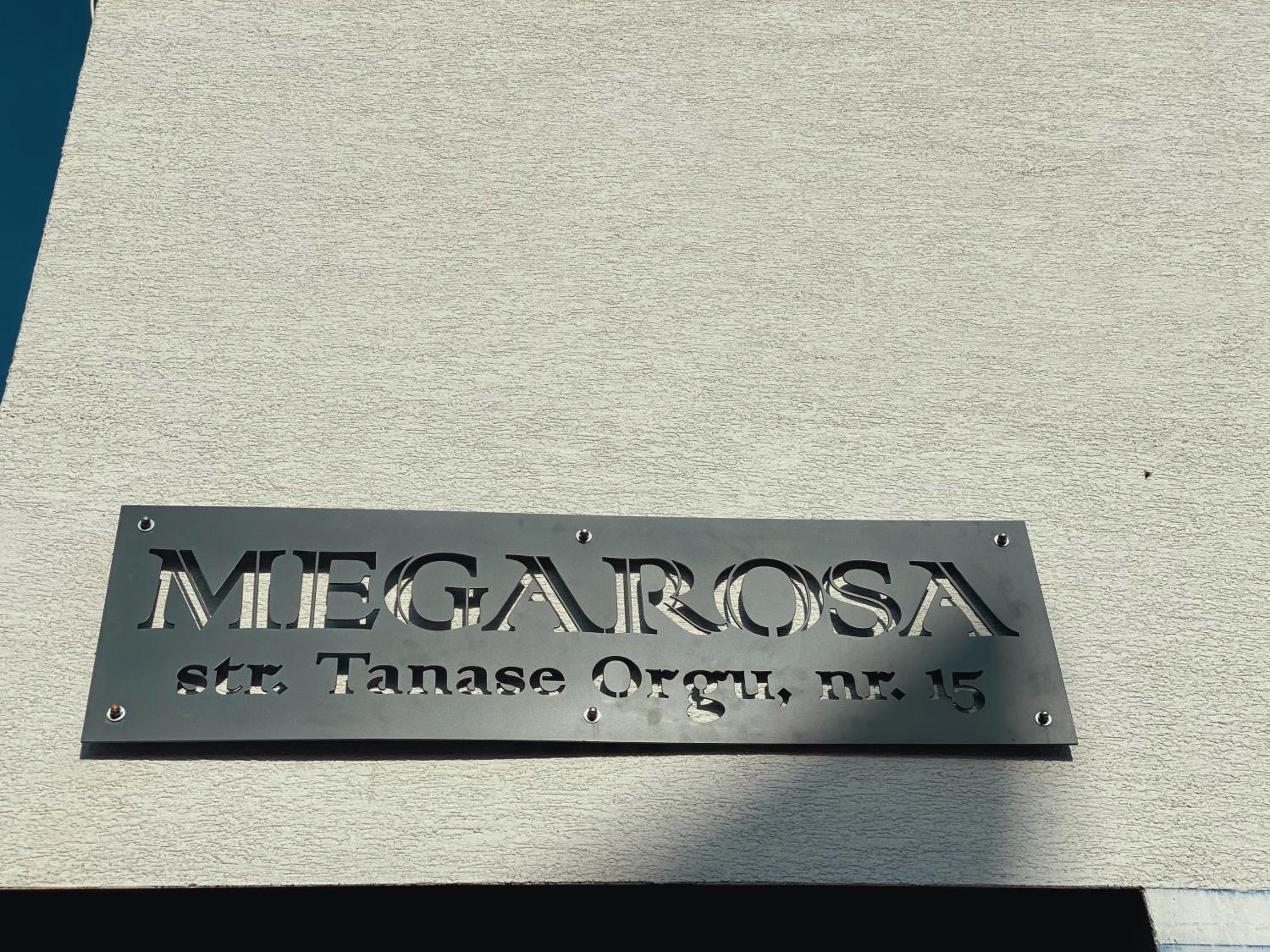 Mega Rossa Residence