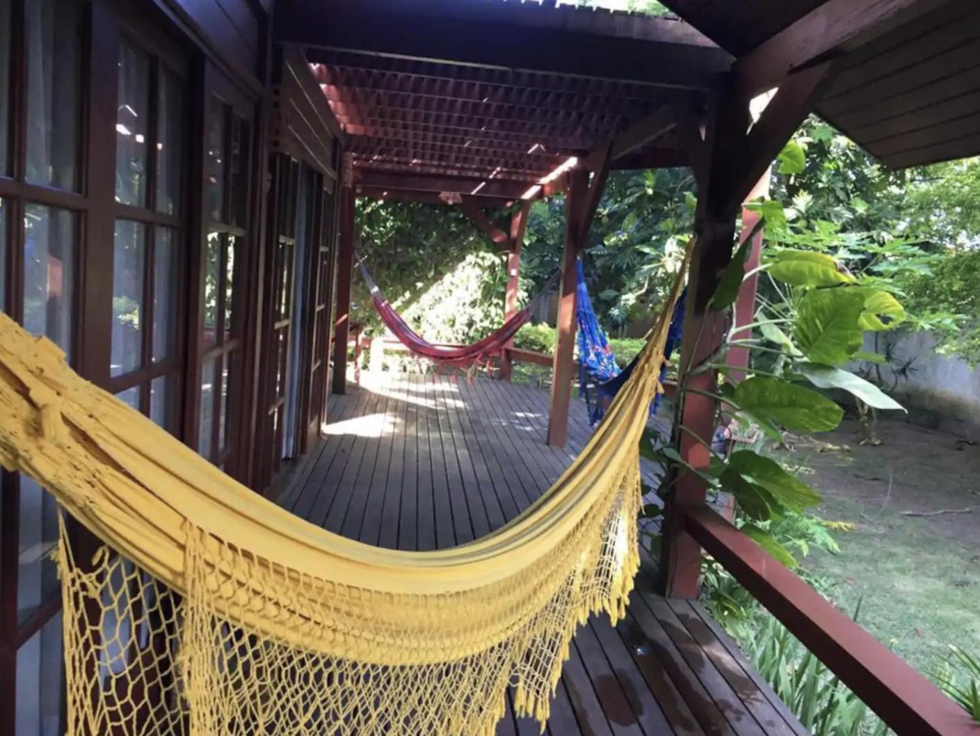 Linda Casa para Temporada em Manguinhos