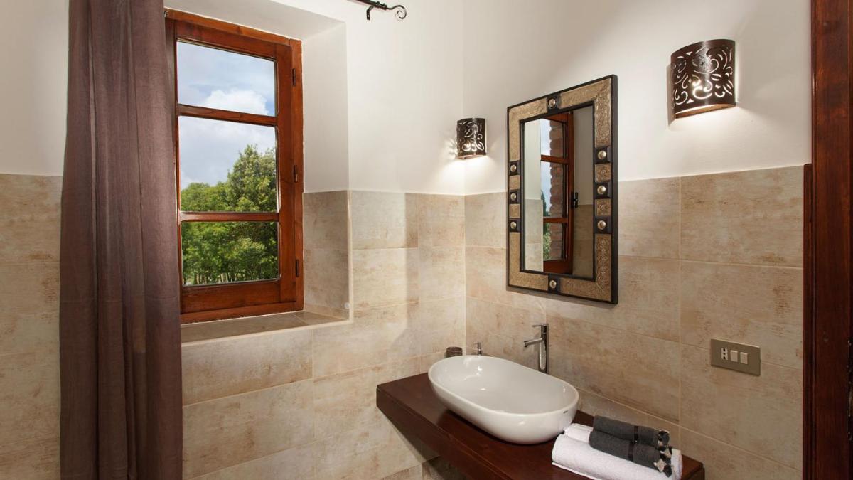 BORGO DEI CIPRESSI 12&2, Emma Villas view 3