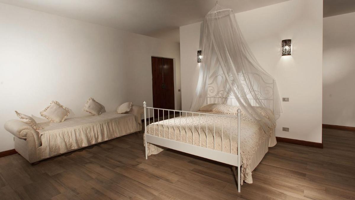 BORGO DEI CIPRESSI 12&2, Emma Villas view 4