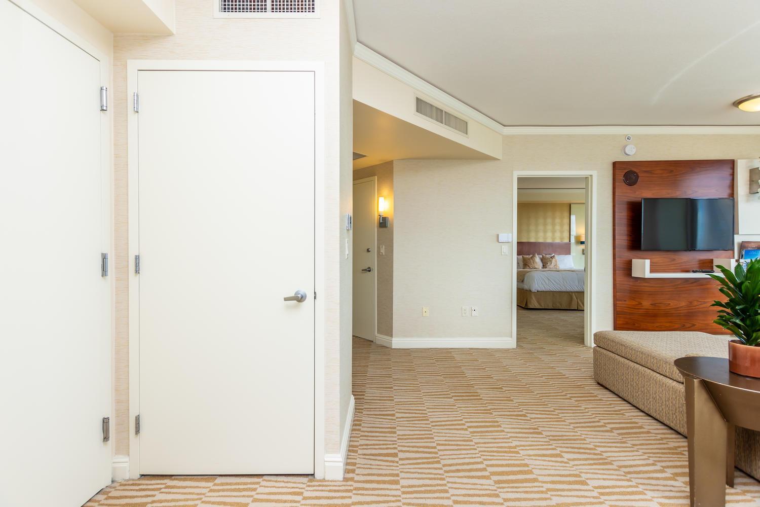 Trump International Beach Resort Ocean View 1100 sf 1 Bed 1Bth Privately Owned Sunny Isles view 5
