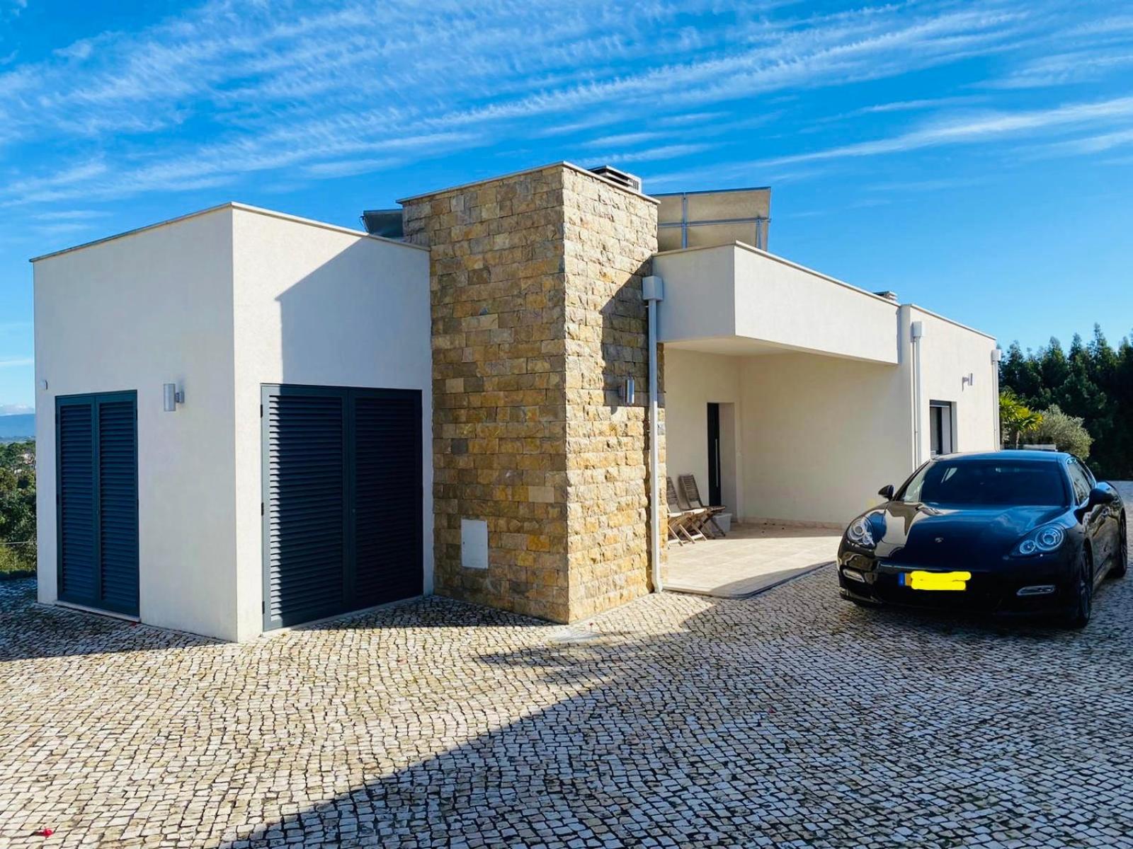 Hotel Cecile's Villa - Image 1