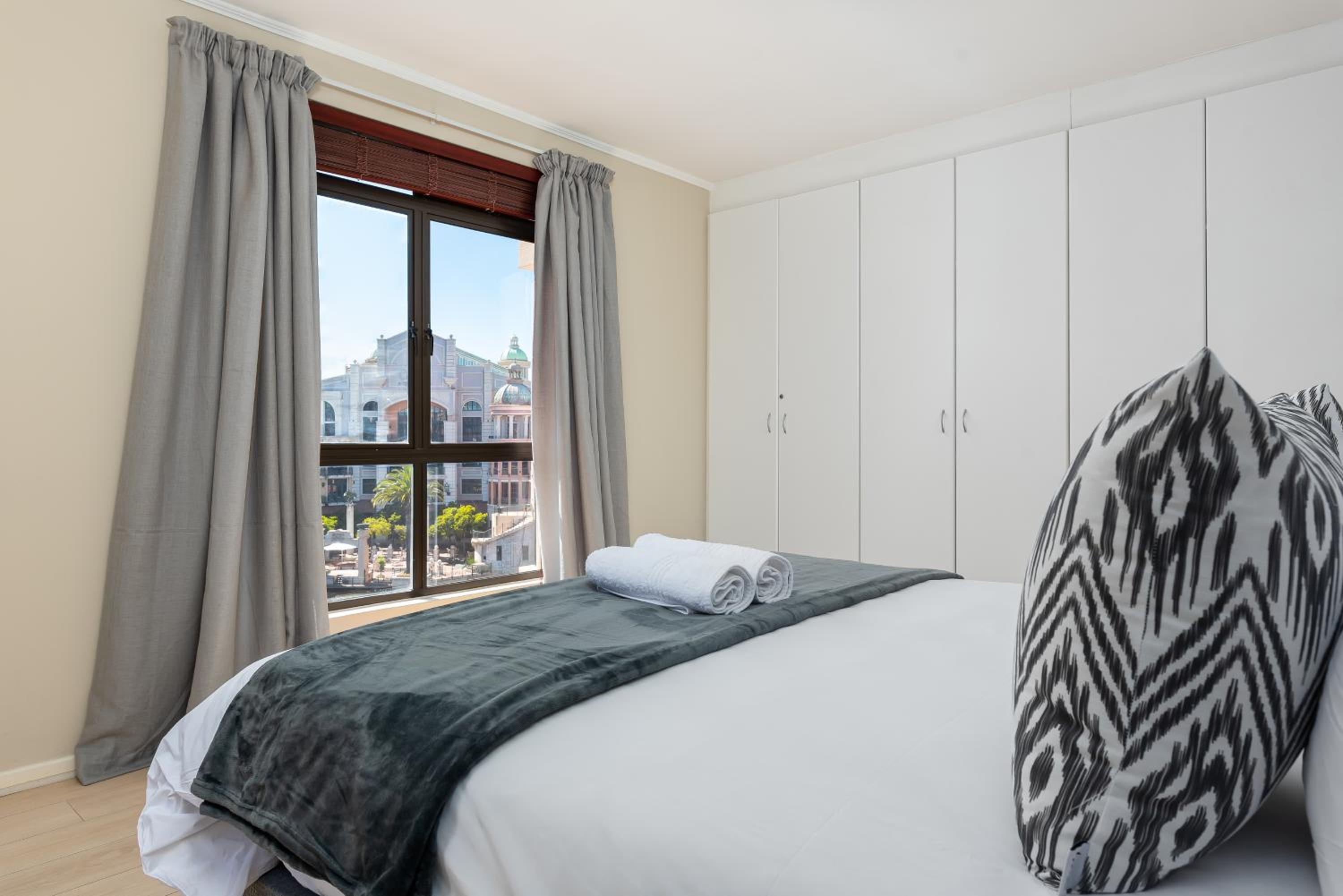 Island Club Luxury Apartments