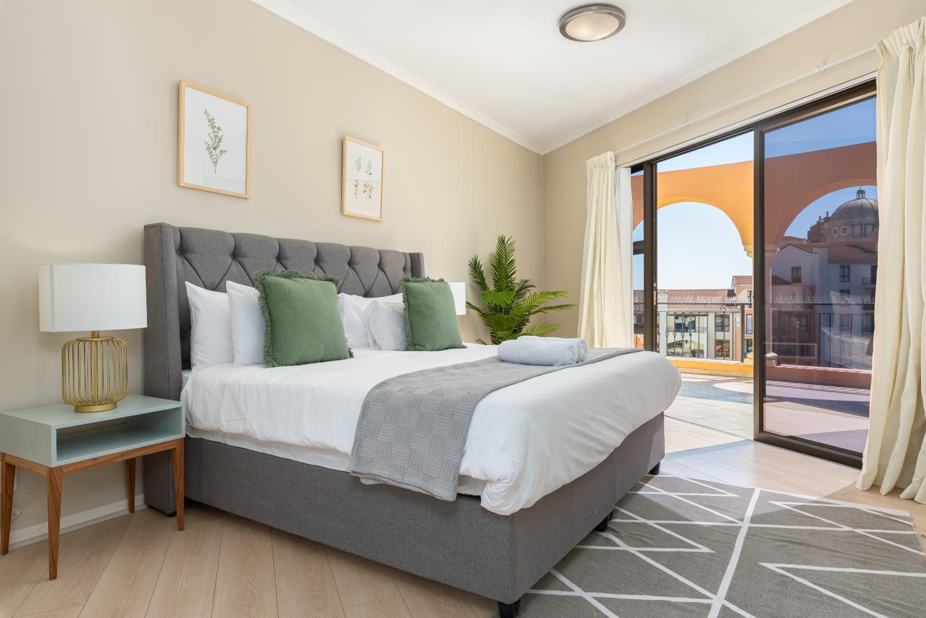 Island Club Luxury Apartments