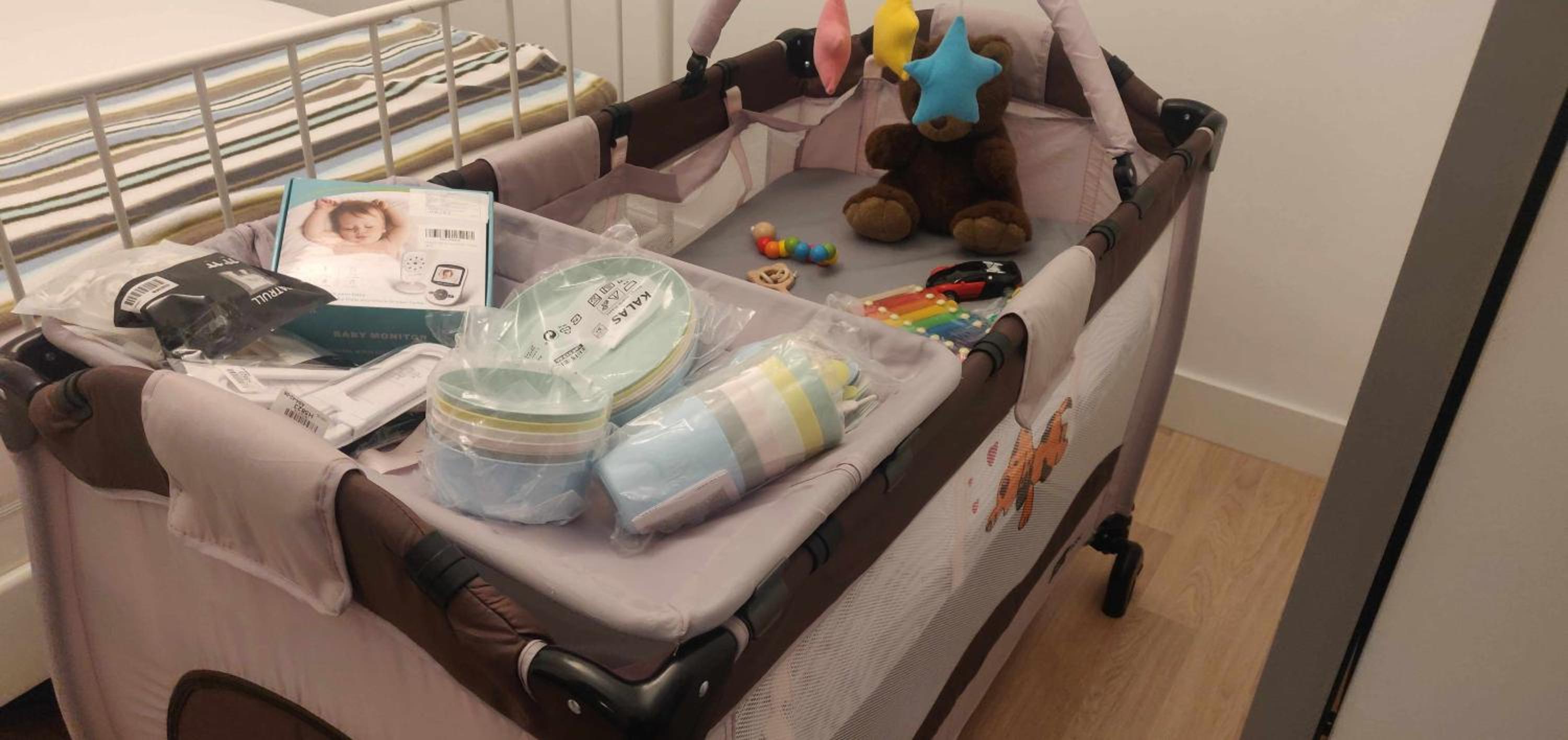 Easo Suits Family Friends Parking