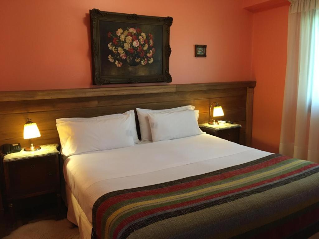 Los Nobles Hostal de Bosque