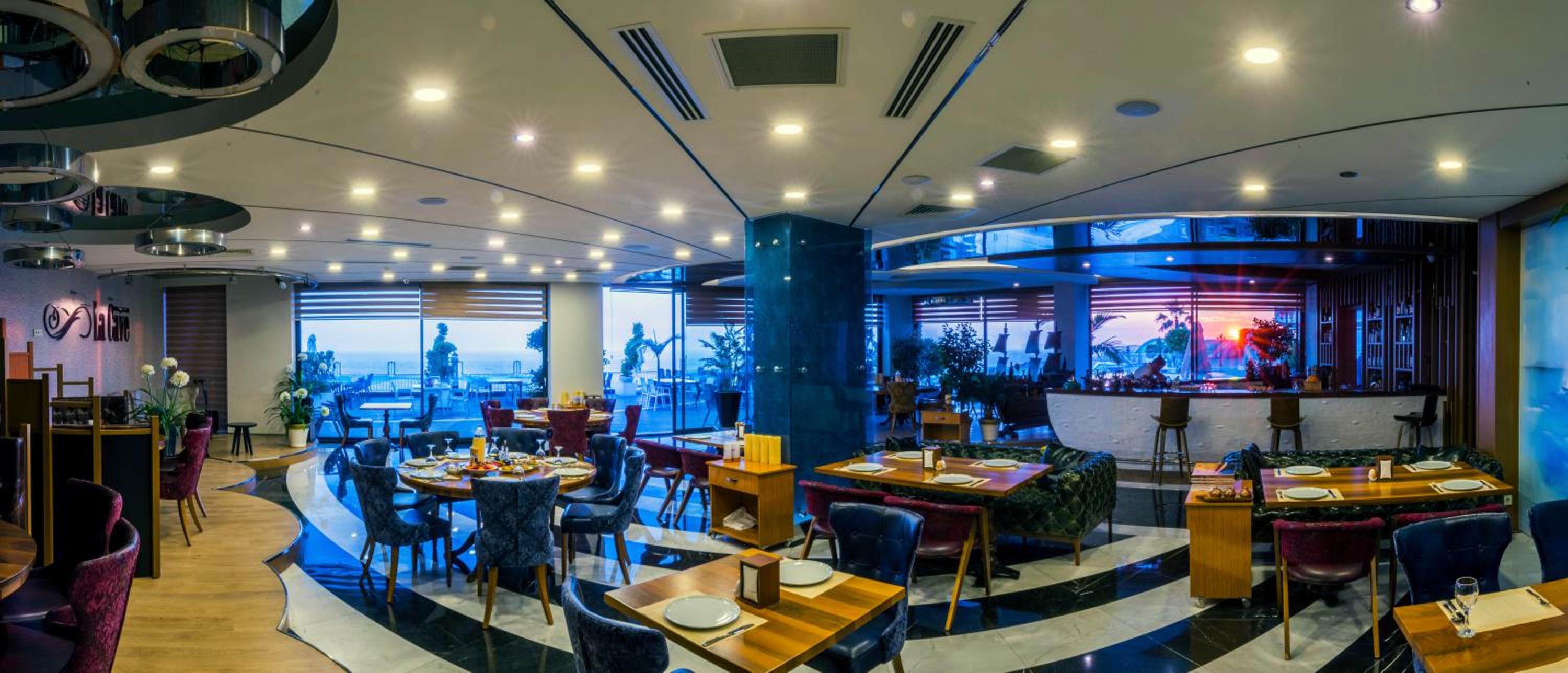 Elite Luxury Suite & Spa - Image 40