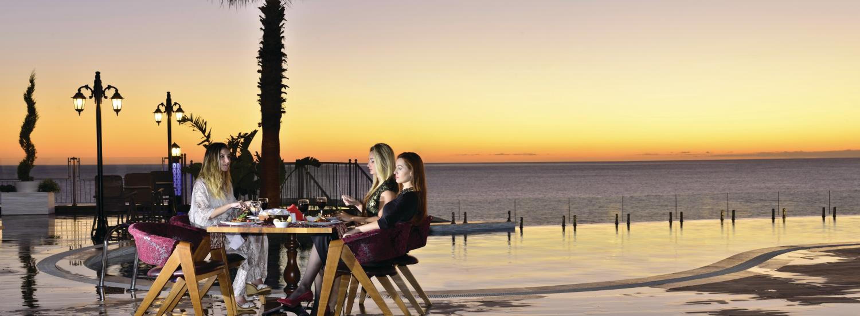 Elite Luxury Suite & Spa - Image 41