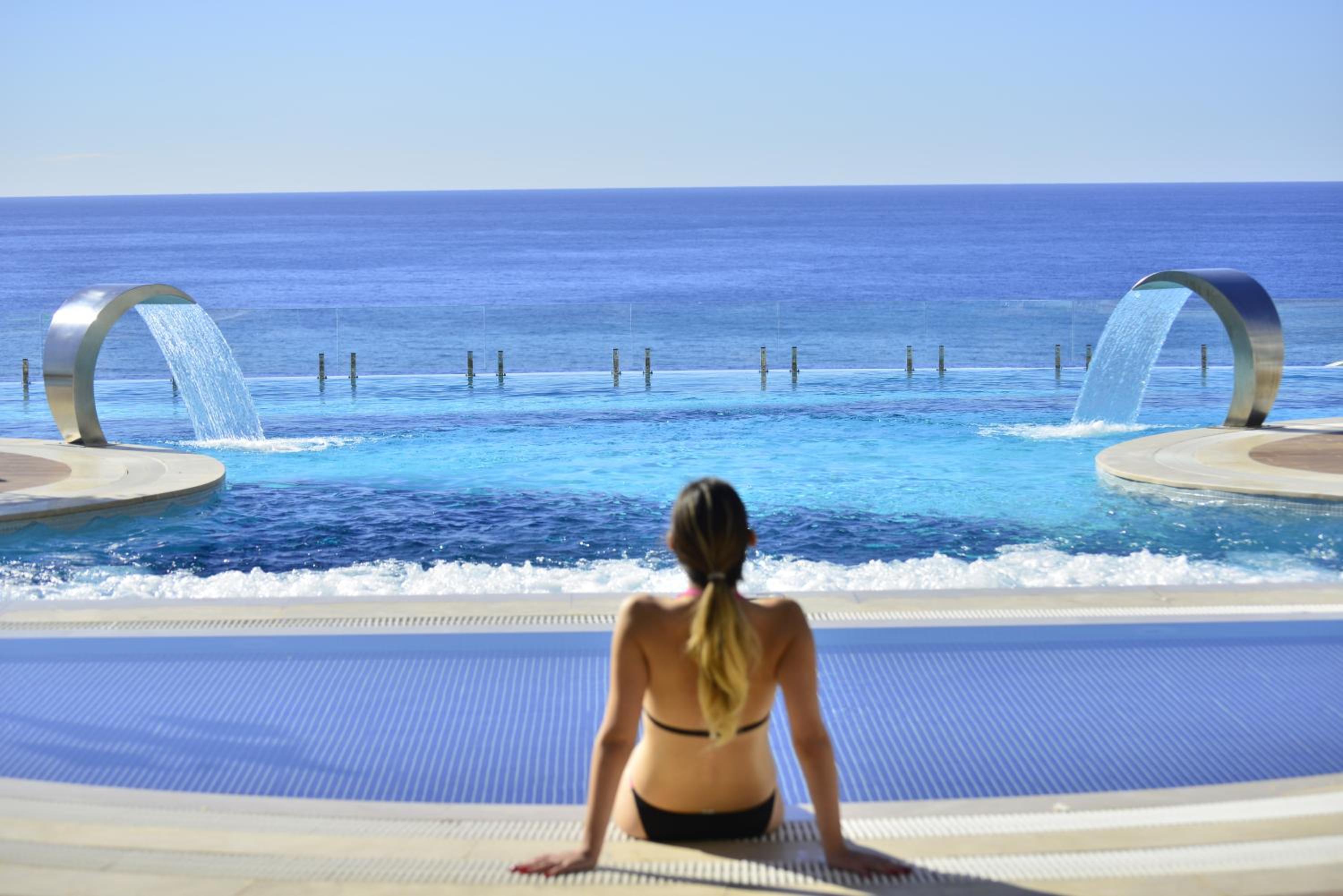 Elite Luxury Suite & Spa - Image 10