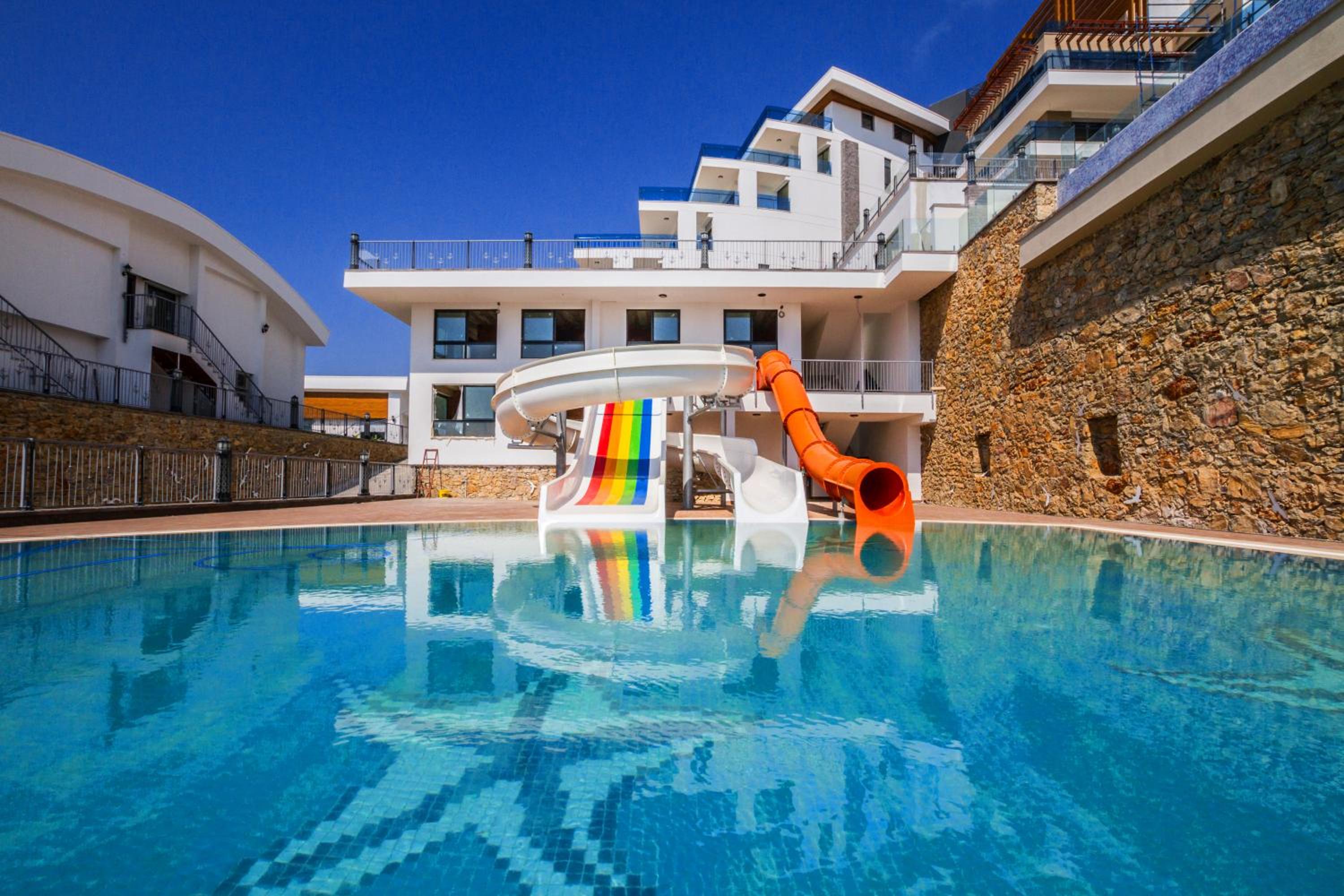 Elite Luxury Suite & Spa - Image 36