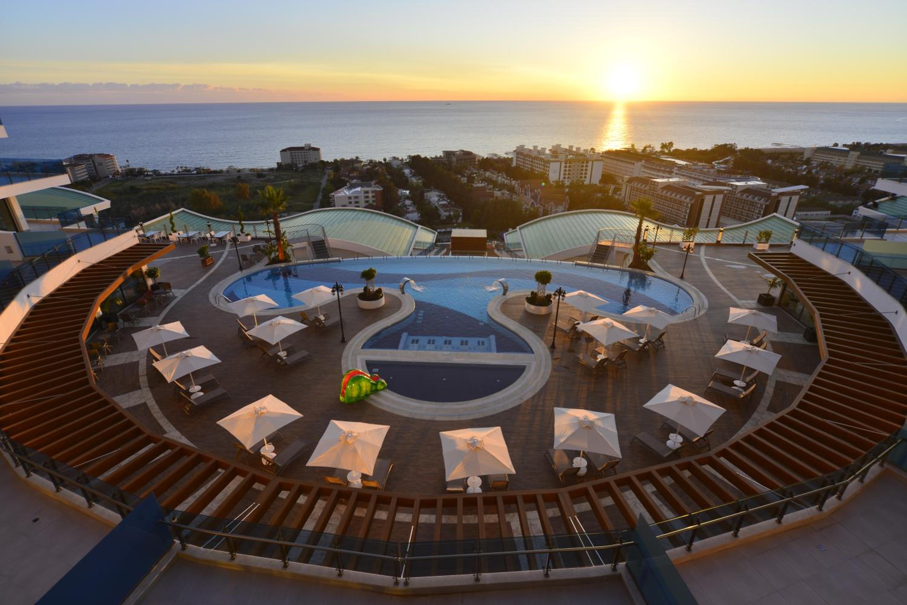 Elite Luxury Suite & Spa - Image 7