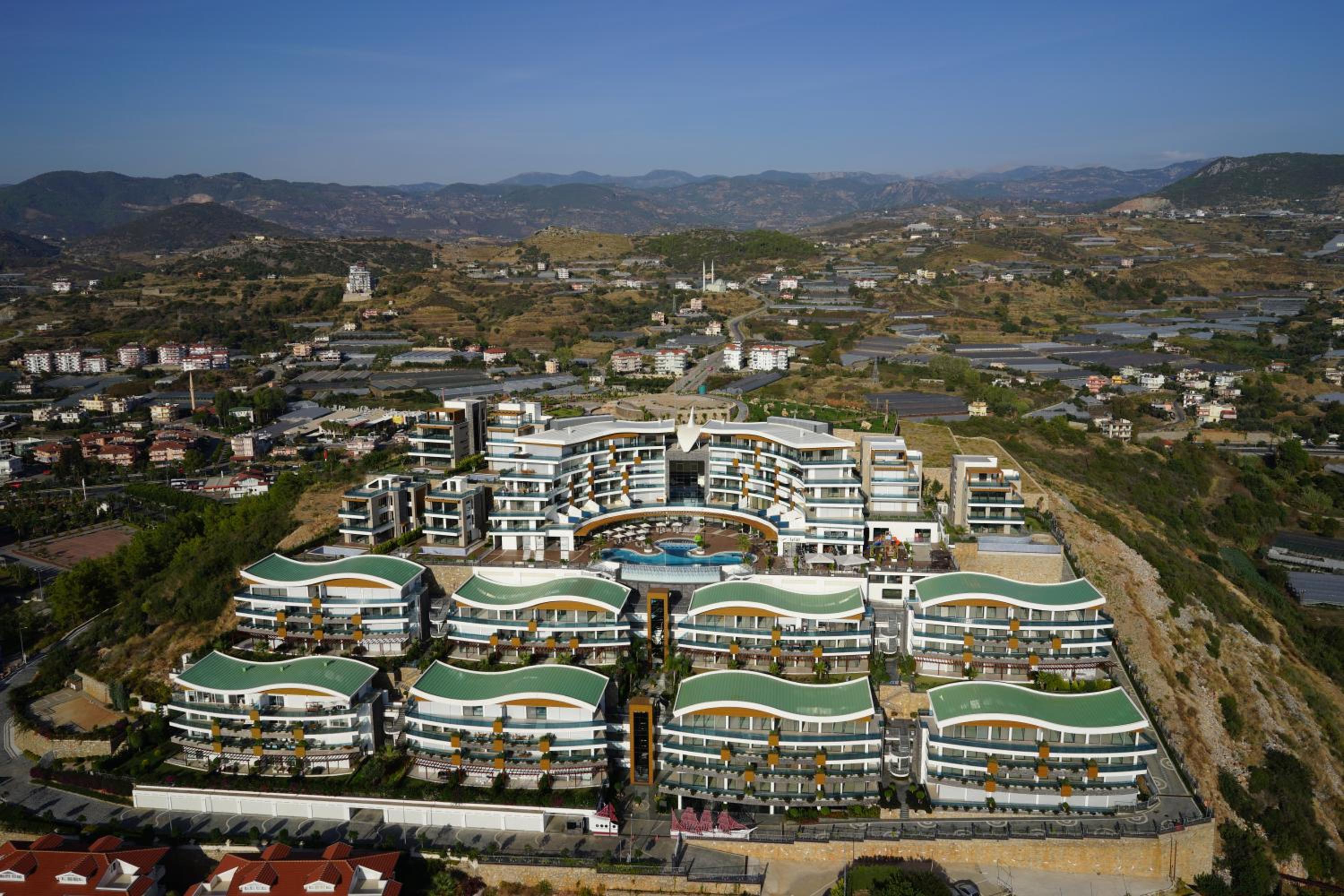 Elite Luxury Suite & Spa - Image 8