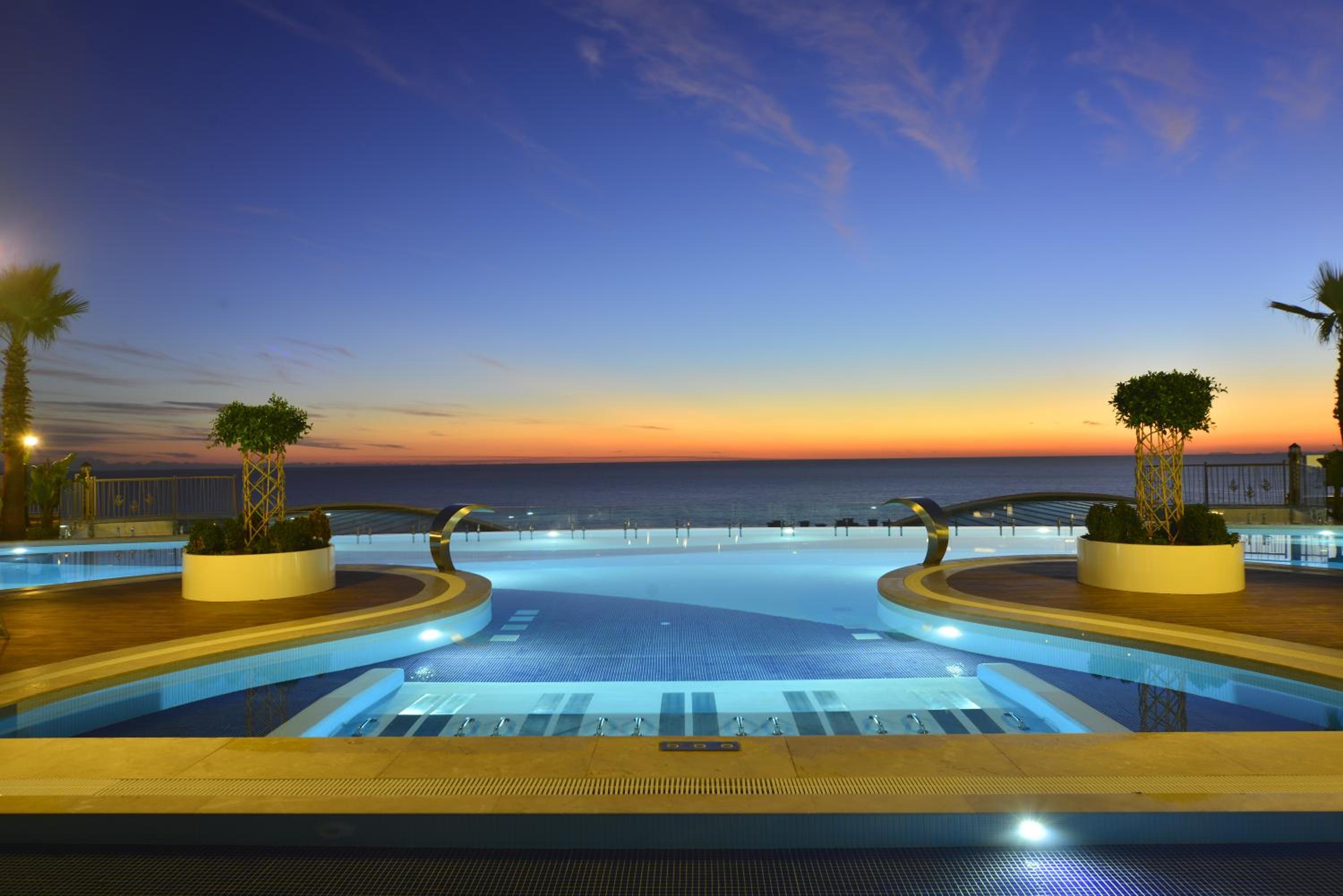 Elite Luxury Suite & Spa - Image 6