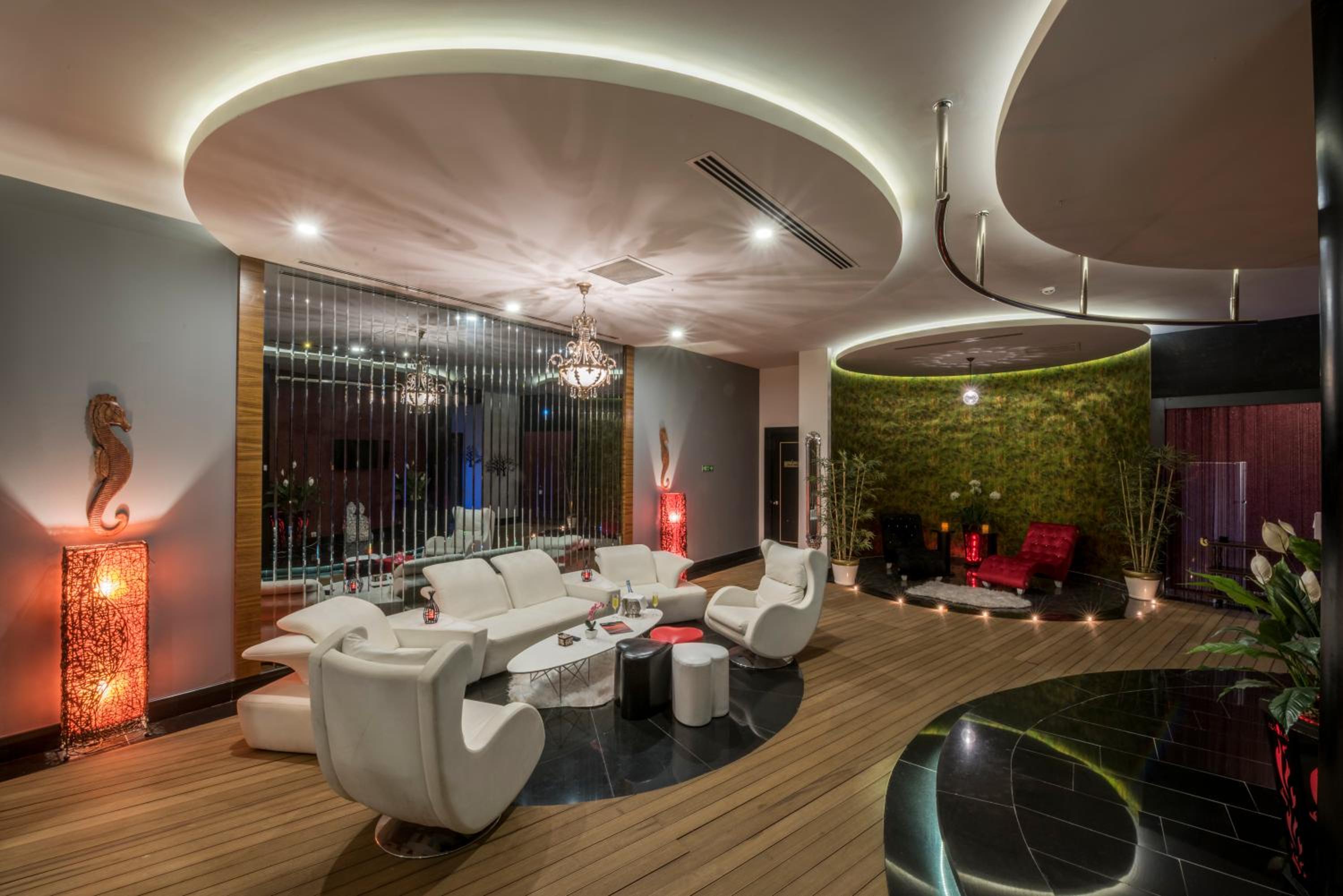 Elite Luxury Suite & Spa - Image 15