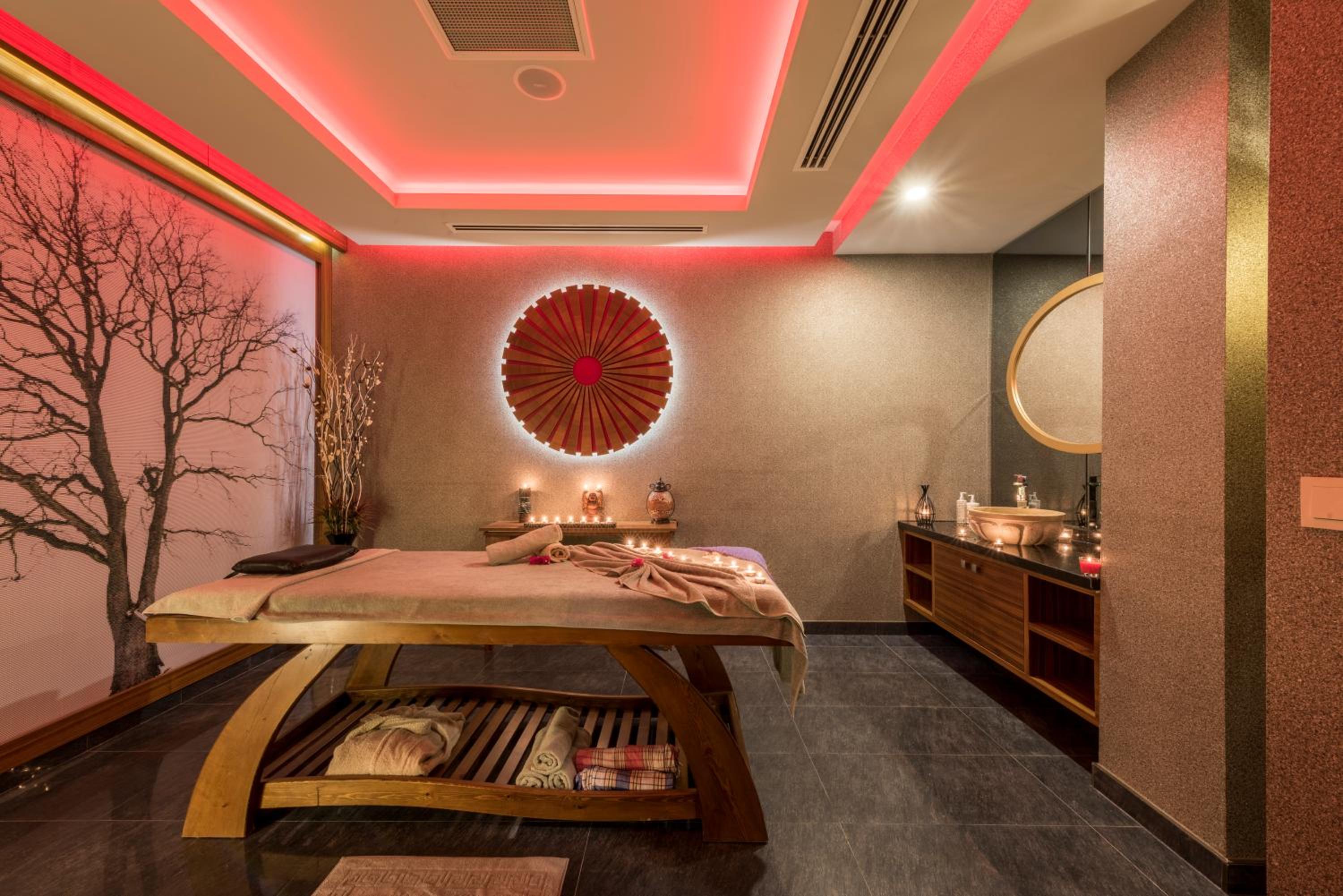 Elite Luxury Suite & Spa - Image 22