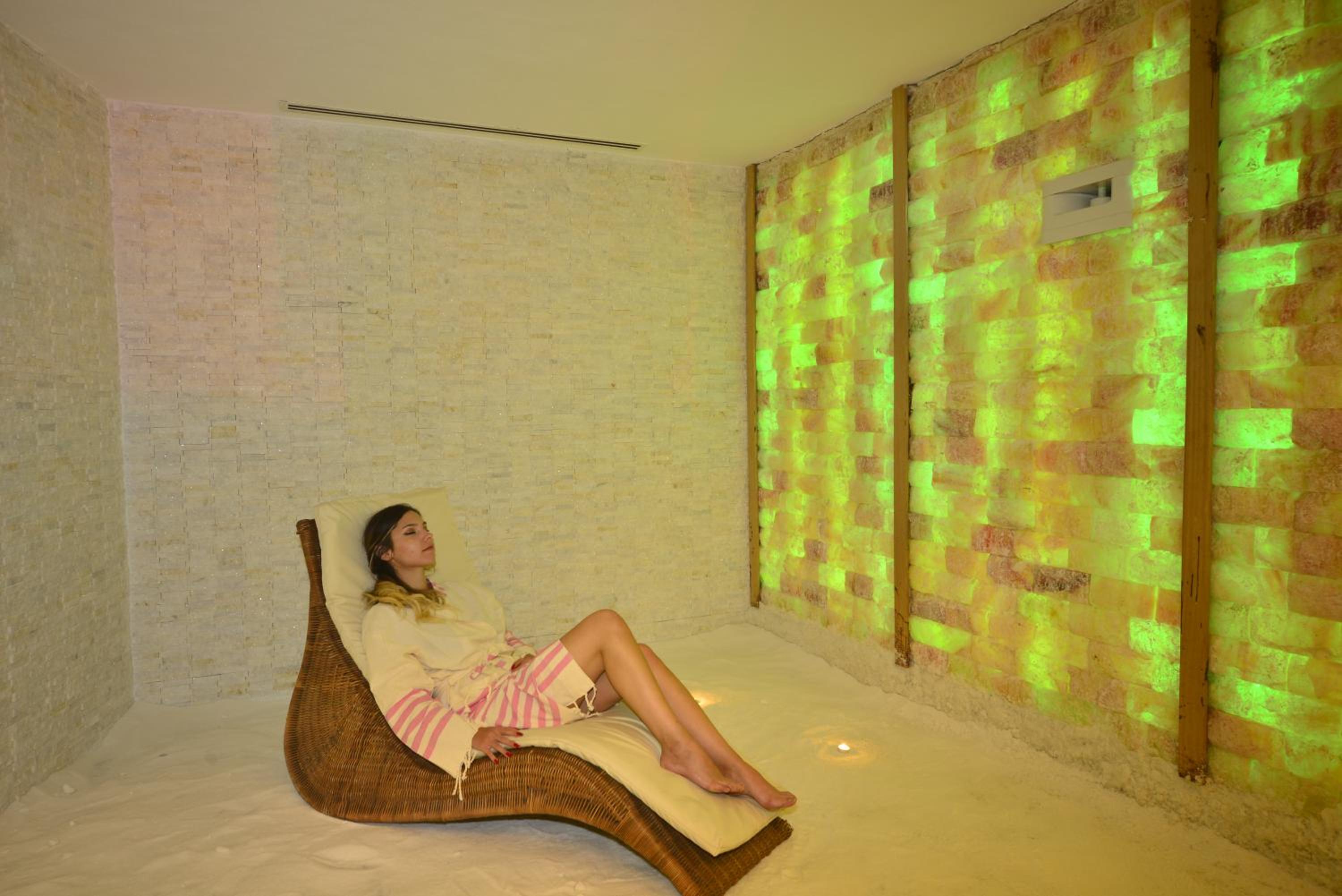 Elite Luxury Suite & Spa - Image 23