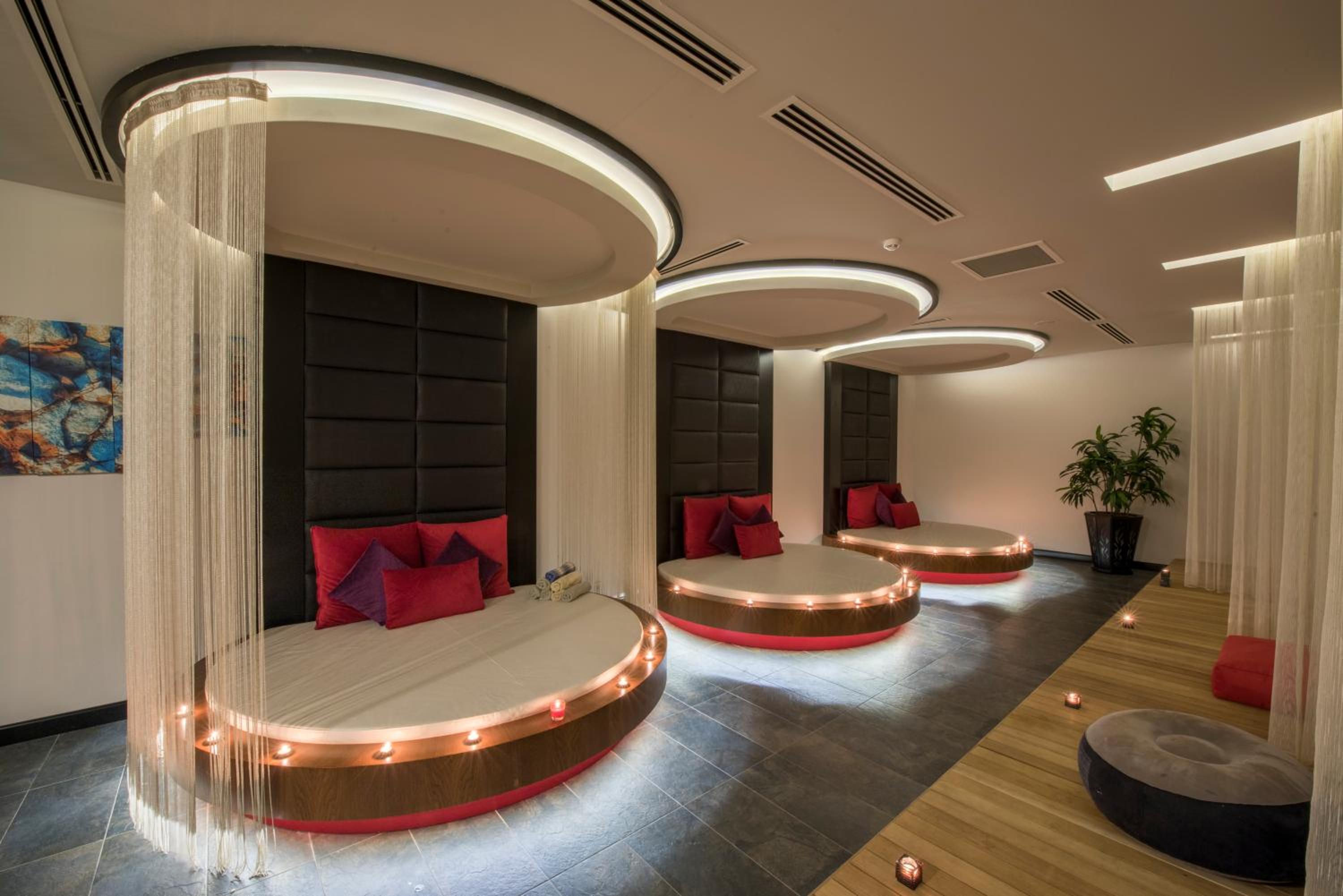 Elite Luxury Suite & Spa - Image 25