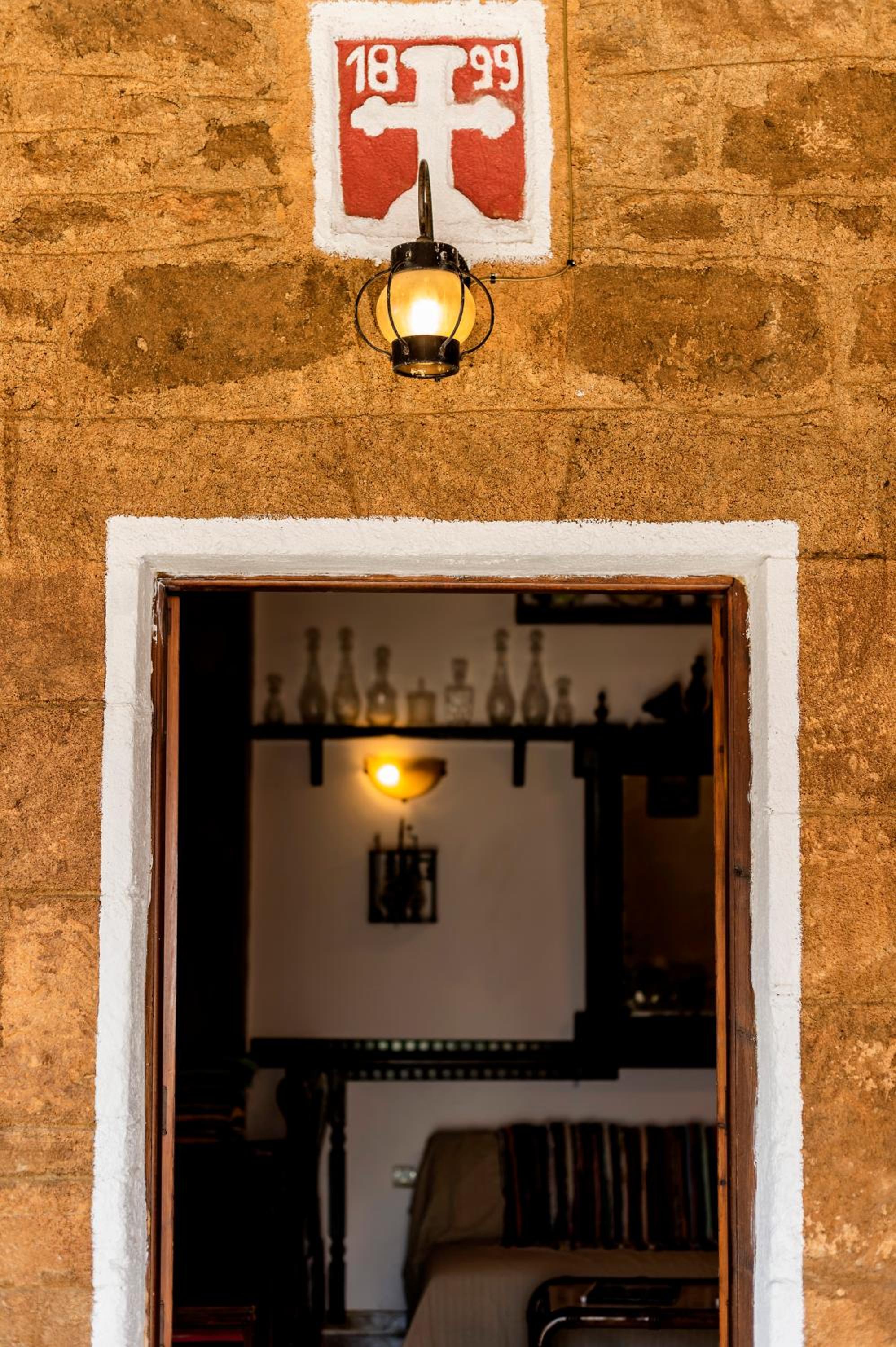 Hara's Traditional Detached House in Malona