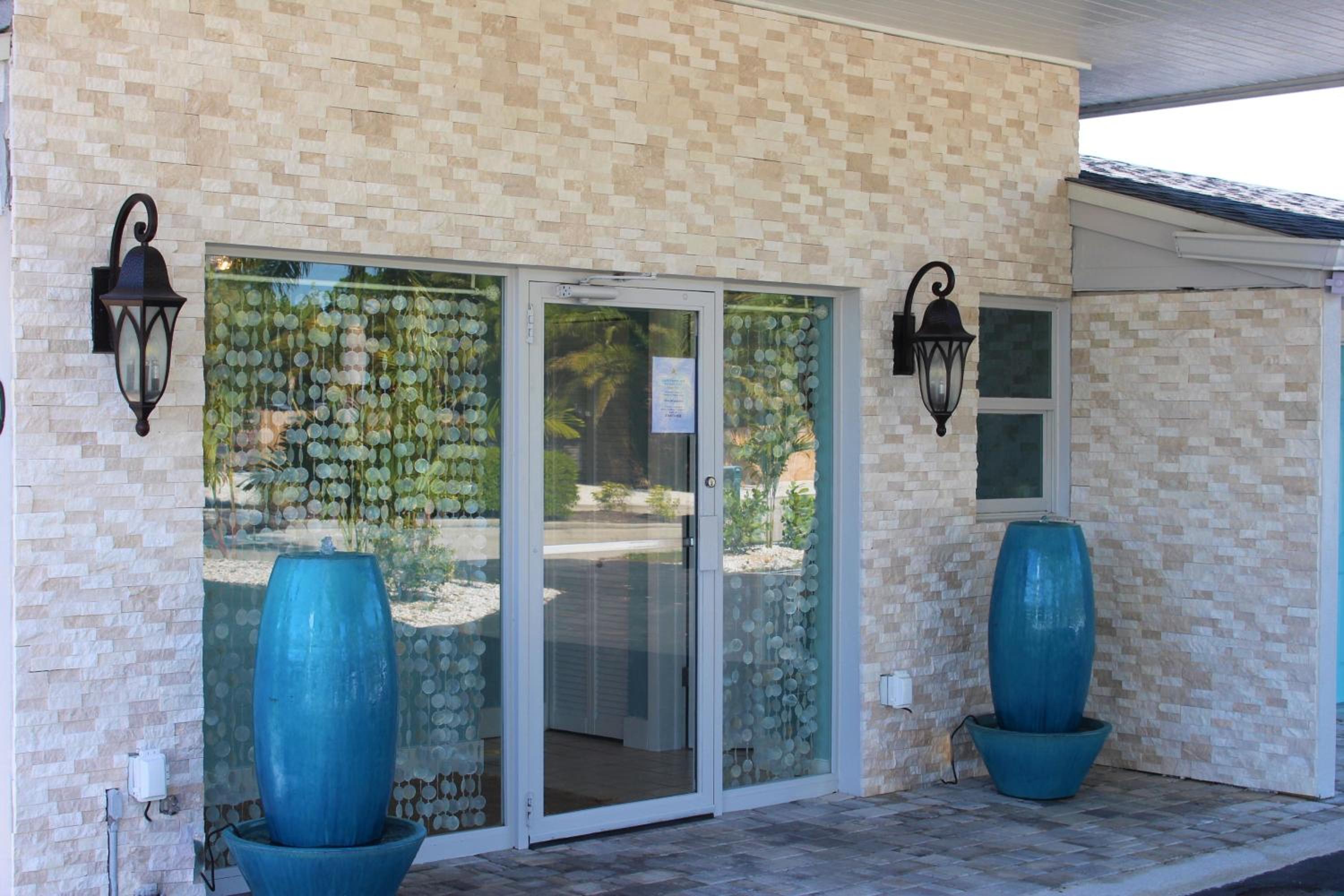 Latitude 26 Waterfront Boutique Resort - Fort Myers Beach