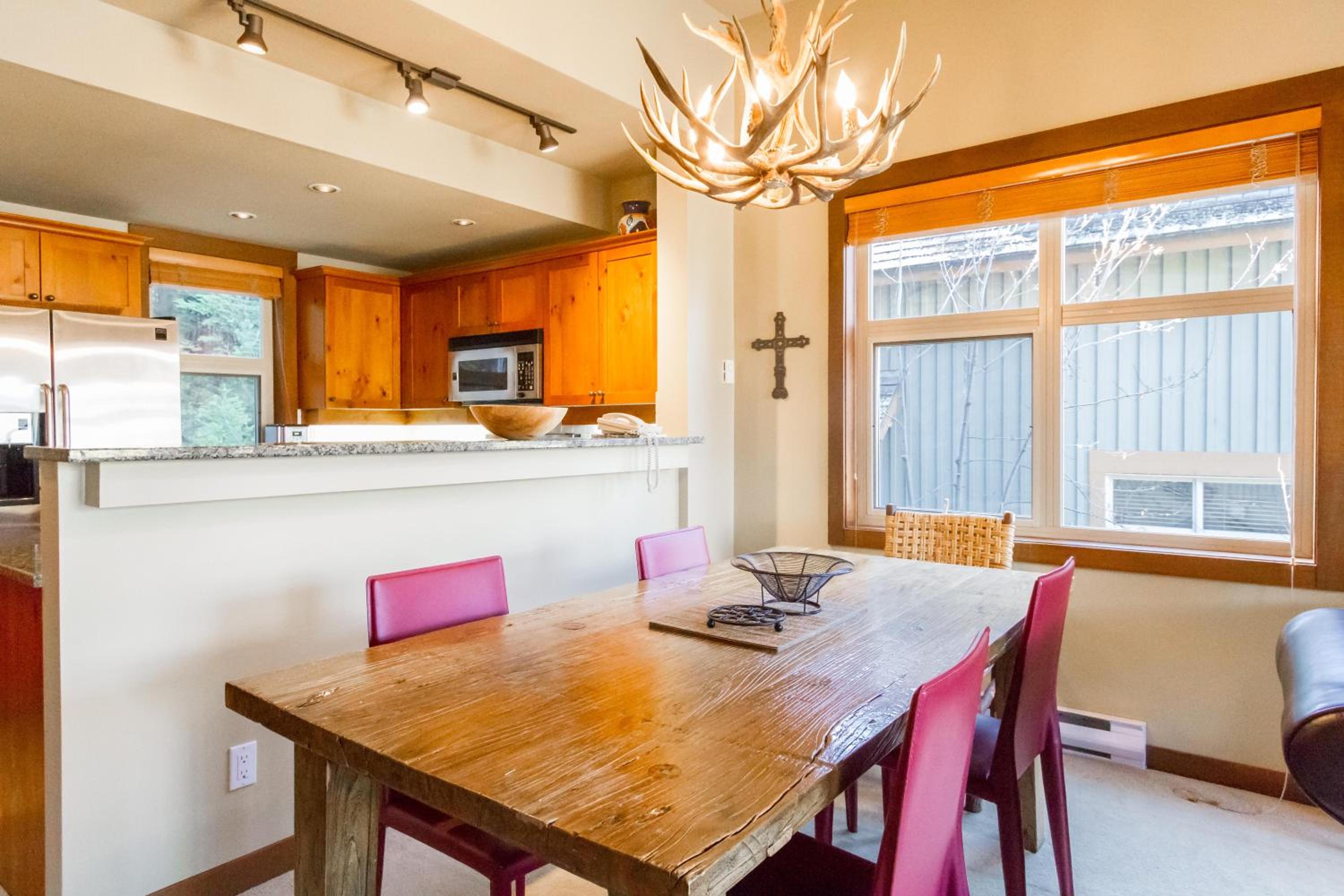 Ski in Ski out Minutes from Village, Private Hot Tub Sleeps 6 Free Shuttle view 3