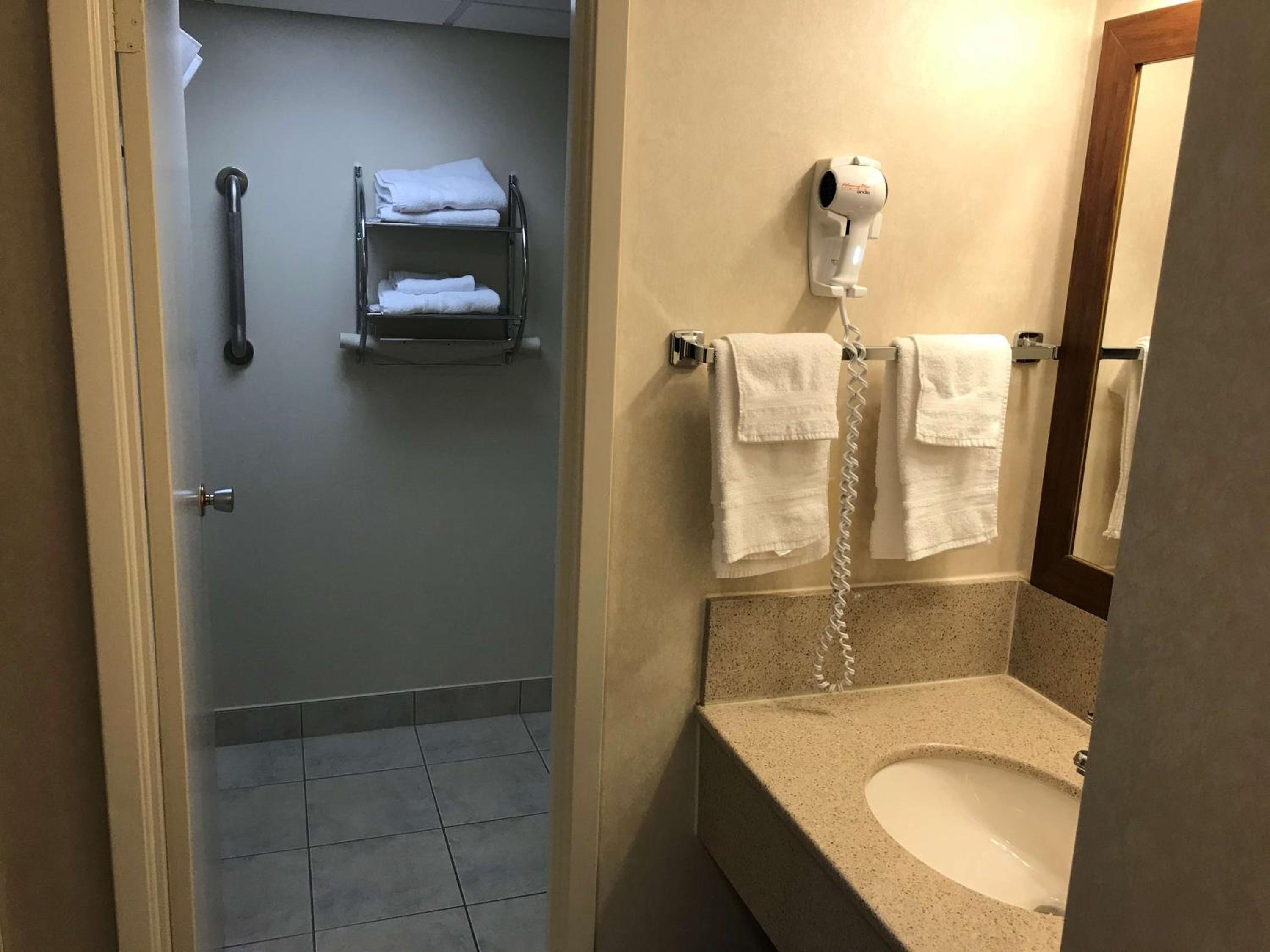 Thunder Bay Vacations - Best Western Thunder Bay Crossroads - Property Image 35