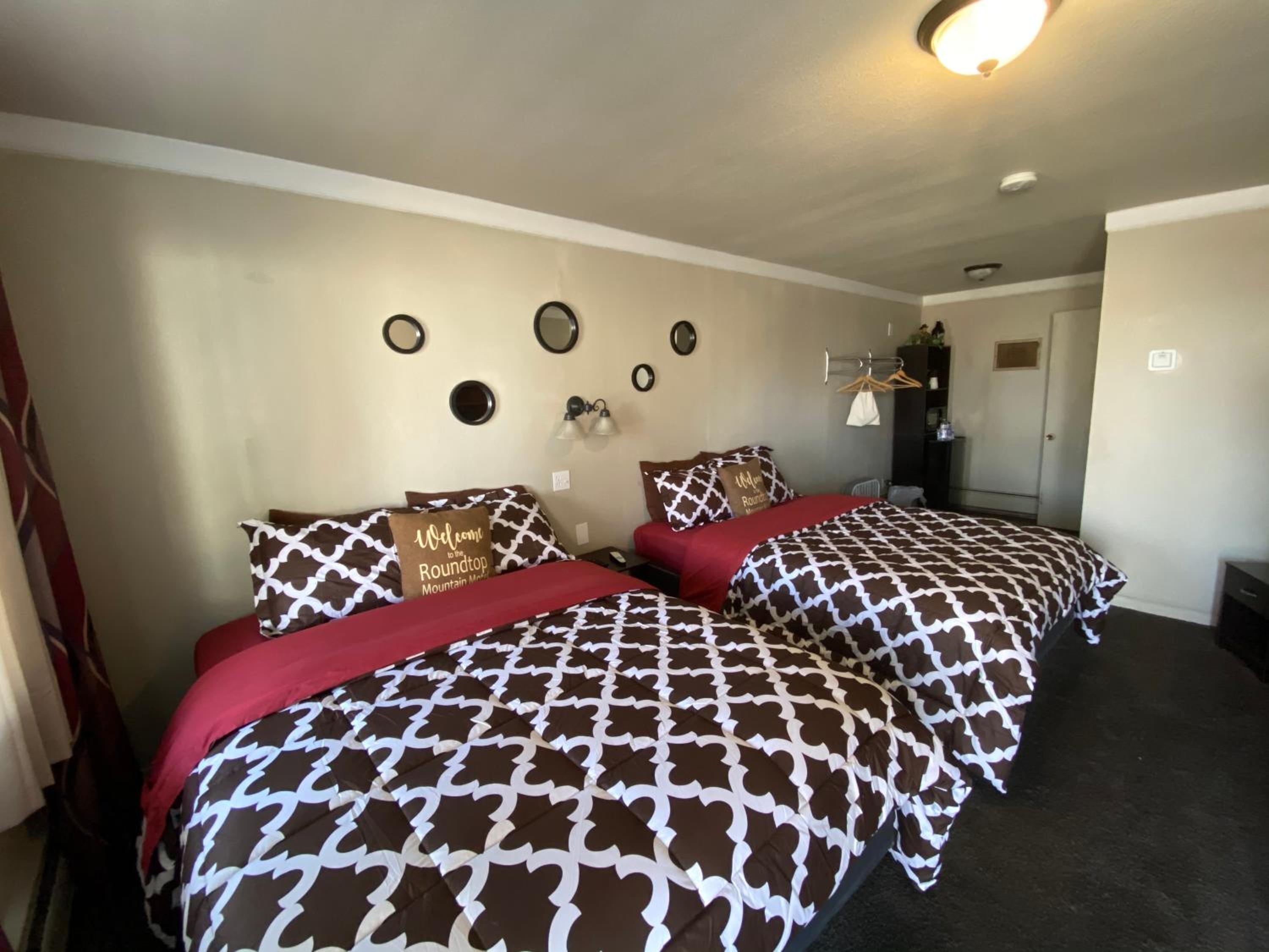Roundtop Mountain Vista - Cabins and Motel