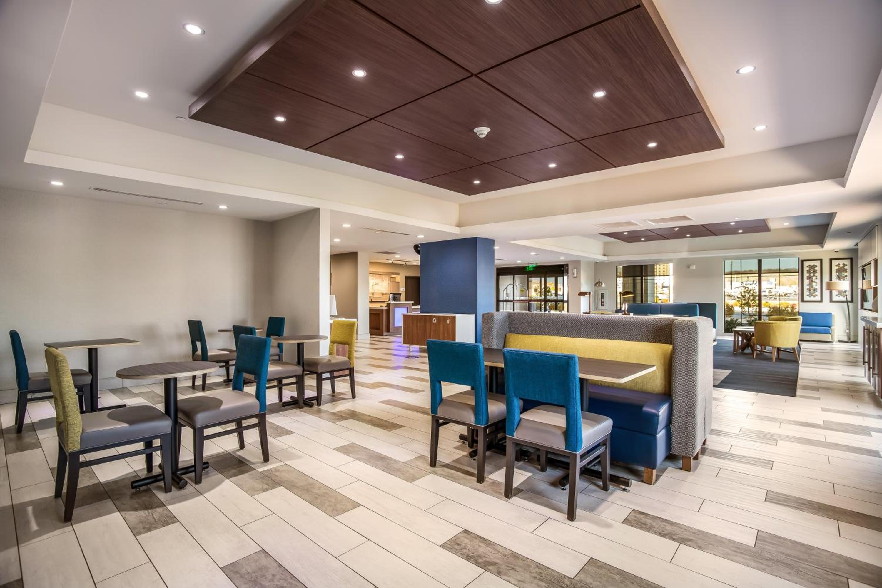 Holiday Inn Express & Suites Tulsa East - Catoosa by IHG