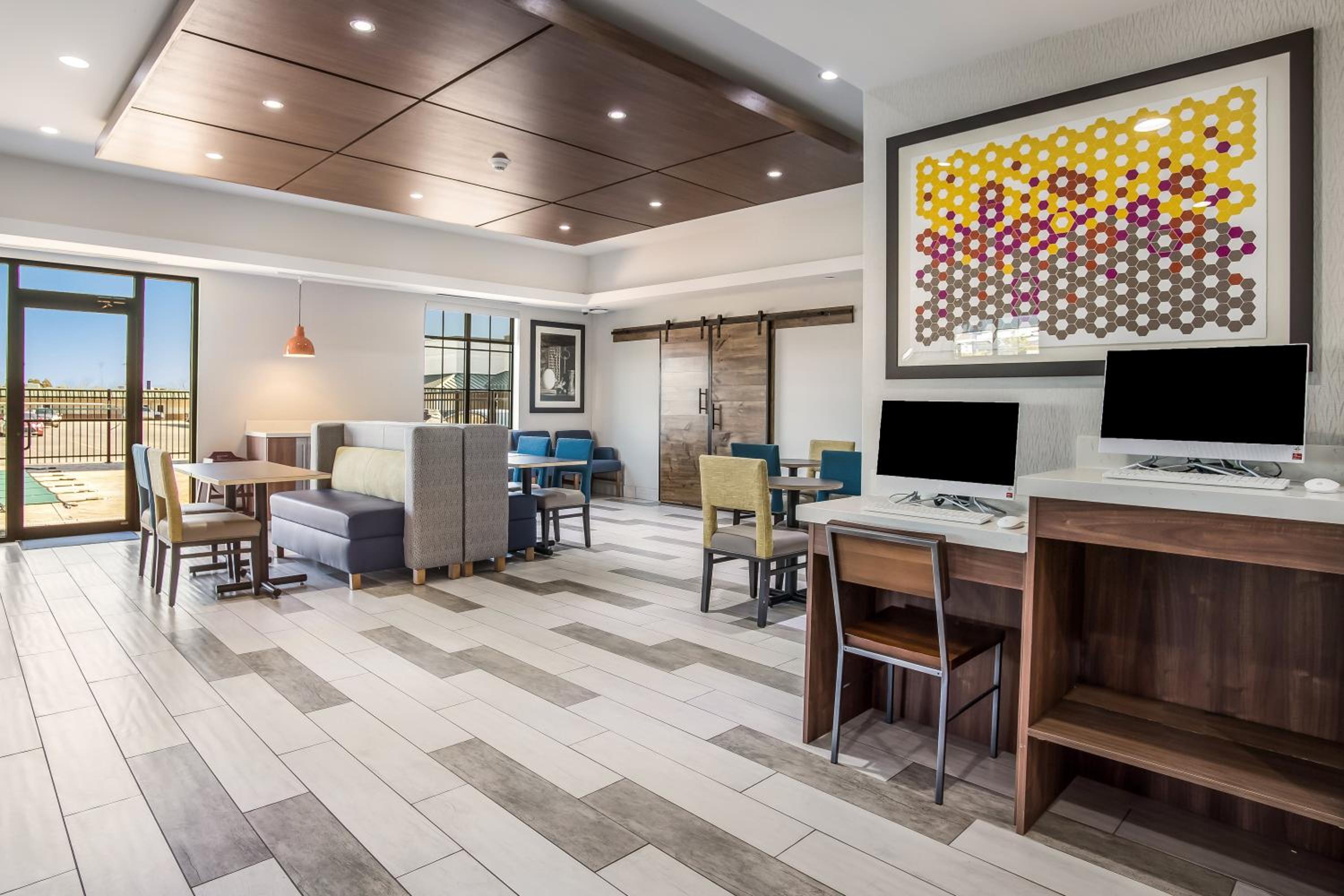 Holiday Inn Express & Suites Tulsa East - Catoosa by IHG