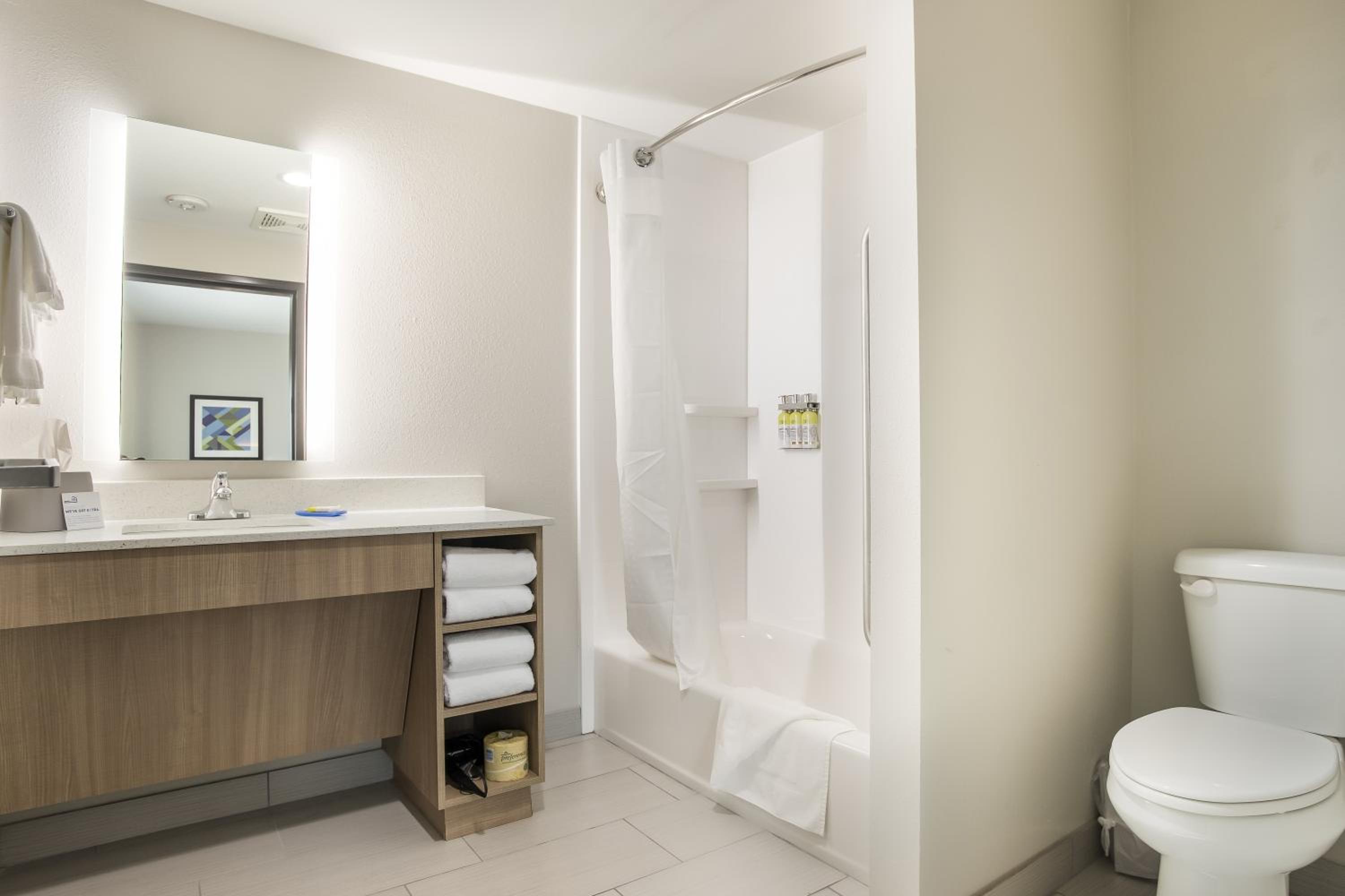 Holiday Inn Express & Suites Tulsa East - Catoosa by IHG