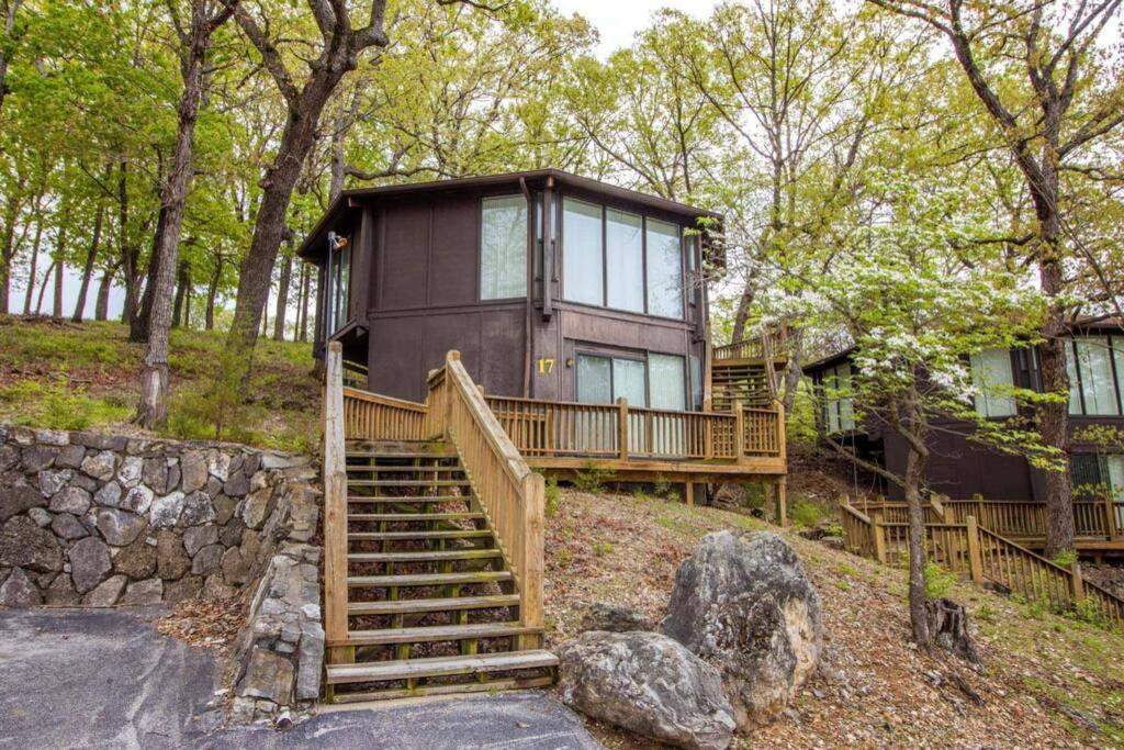 UNIT 17 - TREETOP 2 BEDROOM VILLA view 3