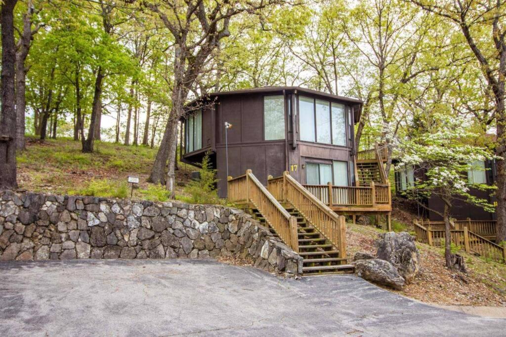 UNIT 17 - TREETOP 2 BEDROOM VILLA view 4