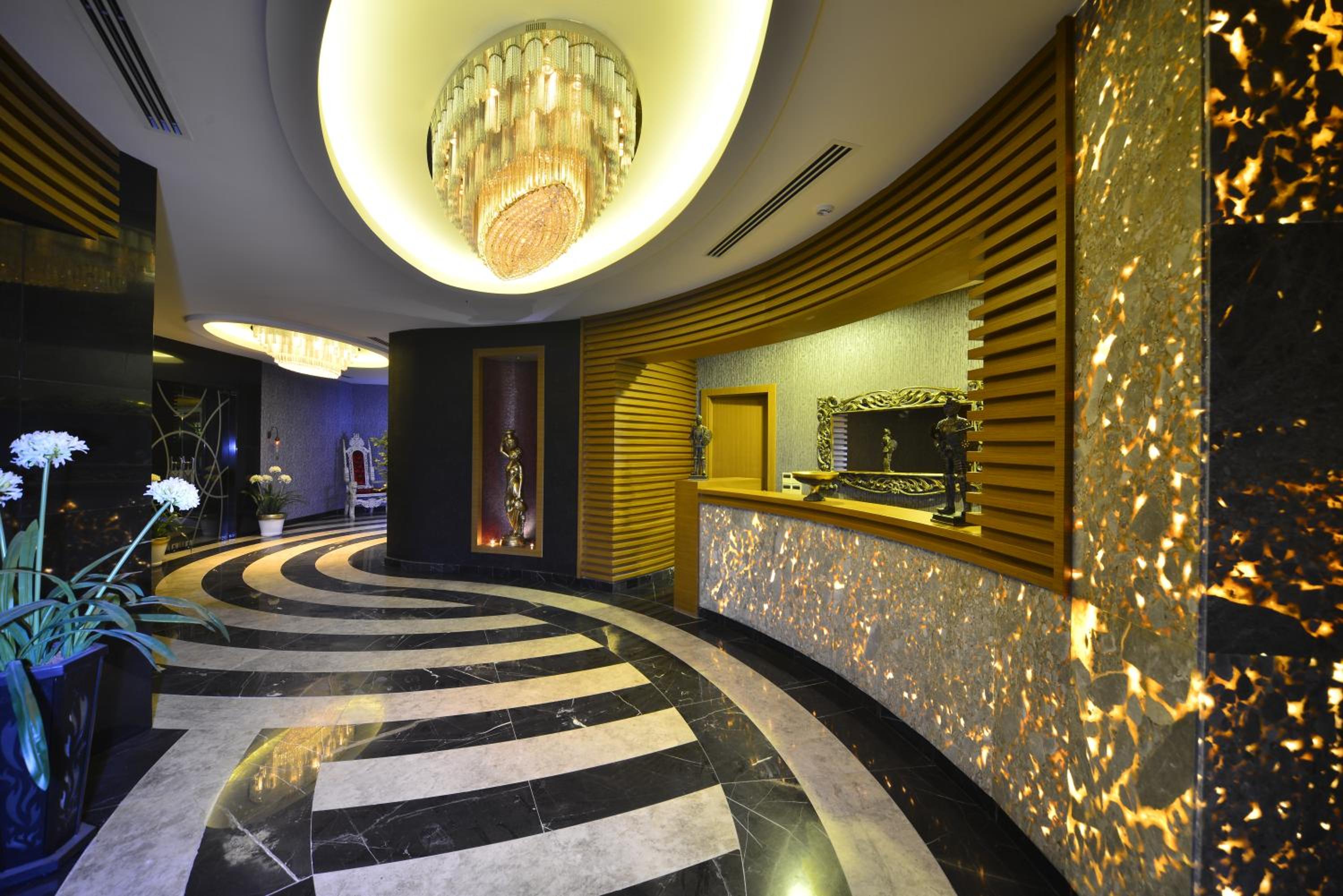 Elite Luxury Suite & Spa - Image 12