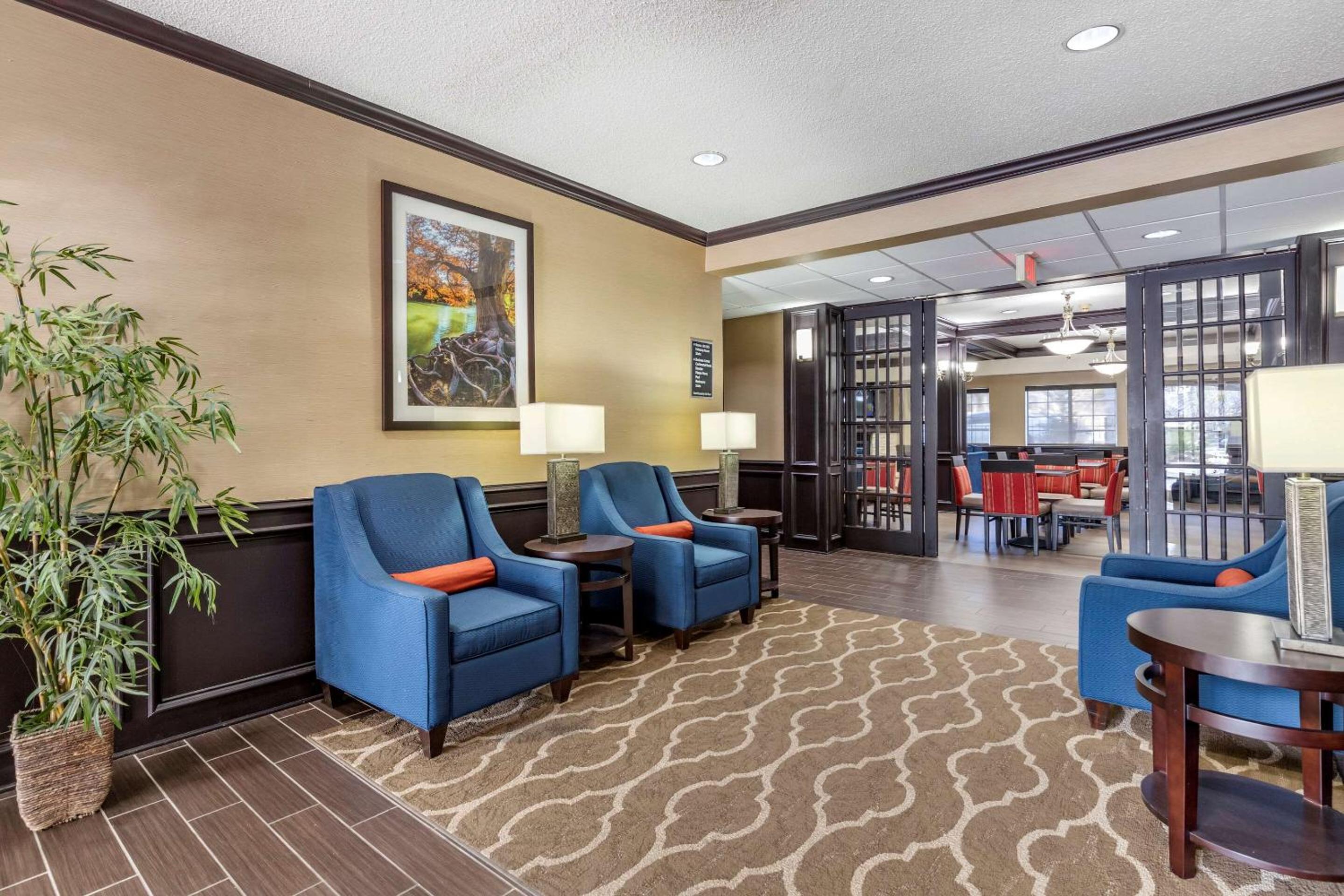 San Antonio Vacations - Comfort Inn  Suites Texas Hill Country - Property Image 2