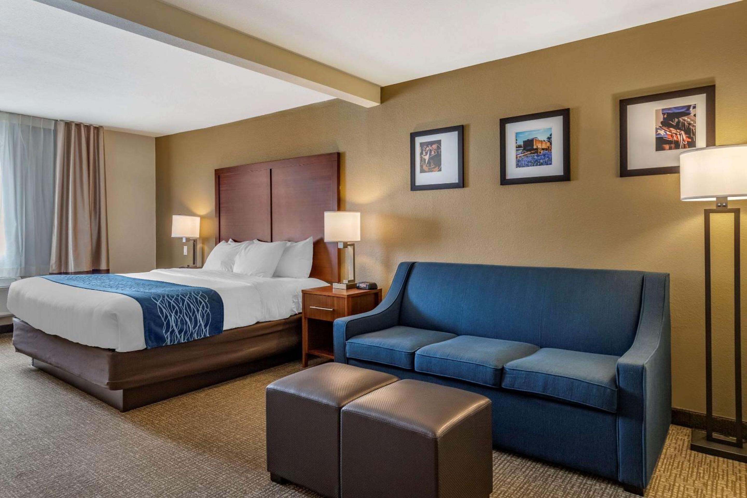 San Antonio Vacations - Comfort Inn  Suites Texas Hill Country - Property Image 4