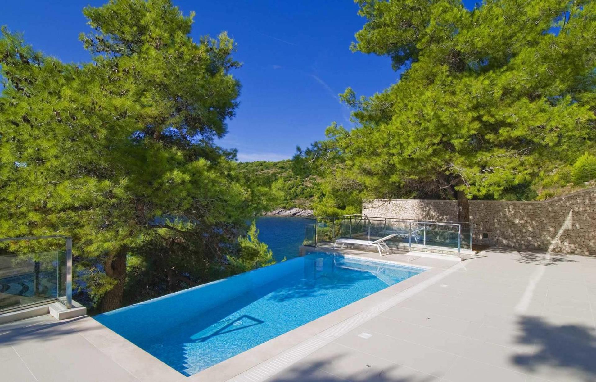 Stunning Brac Villa 5 Bedrooms Villa Selca Brac 5 Metres To The Beach view 3