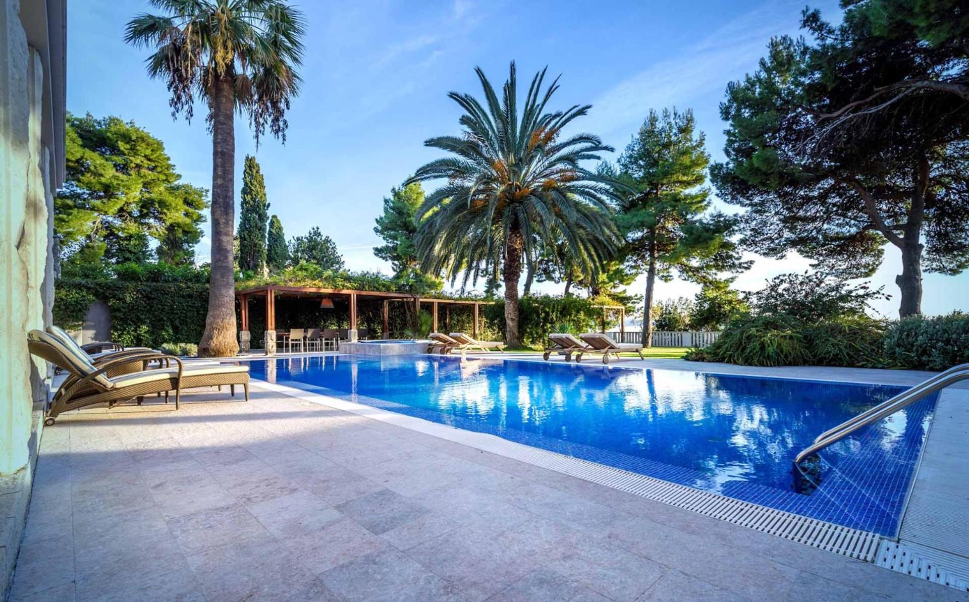 Exclusive Seafront Villa 5 Bedrooms Villa Mestro Outdoor Pool view 3