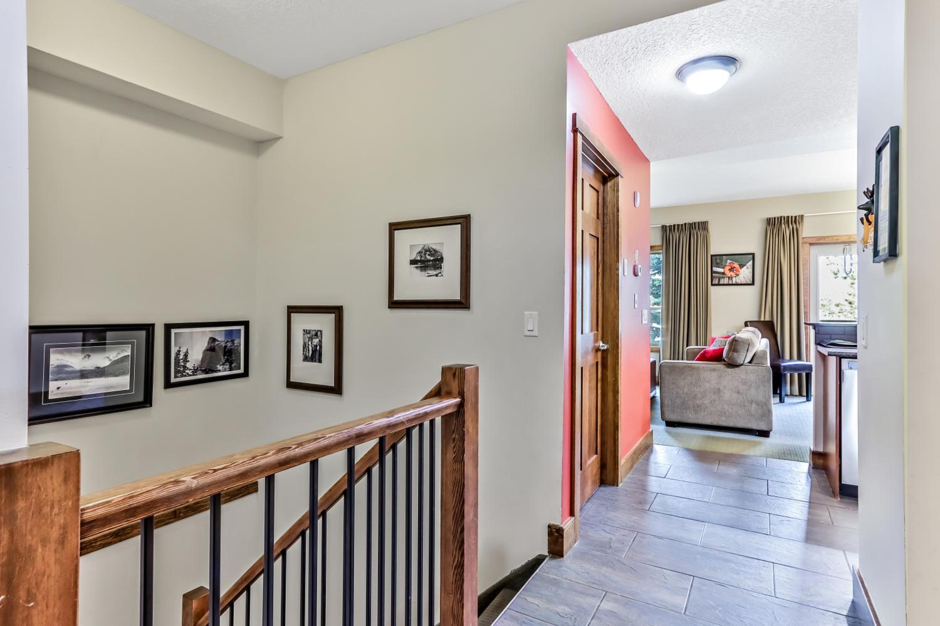 Spacious, Pet Friendly, Townhouse Hot Tub Perfect for Families!