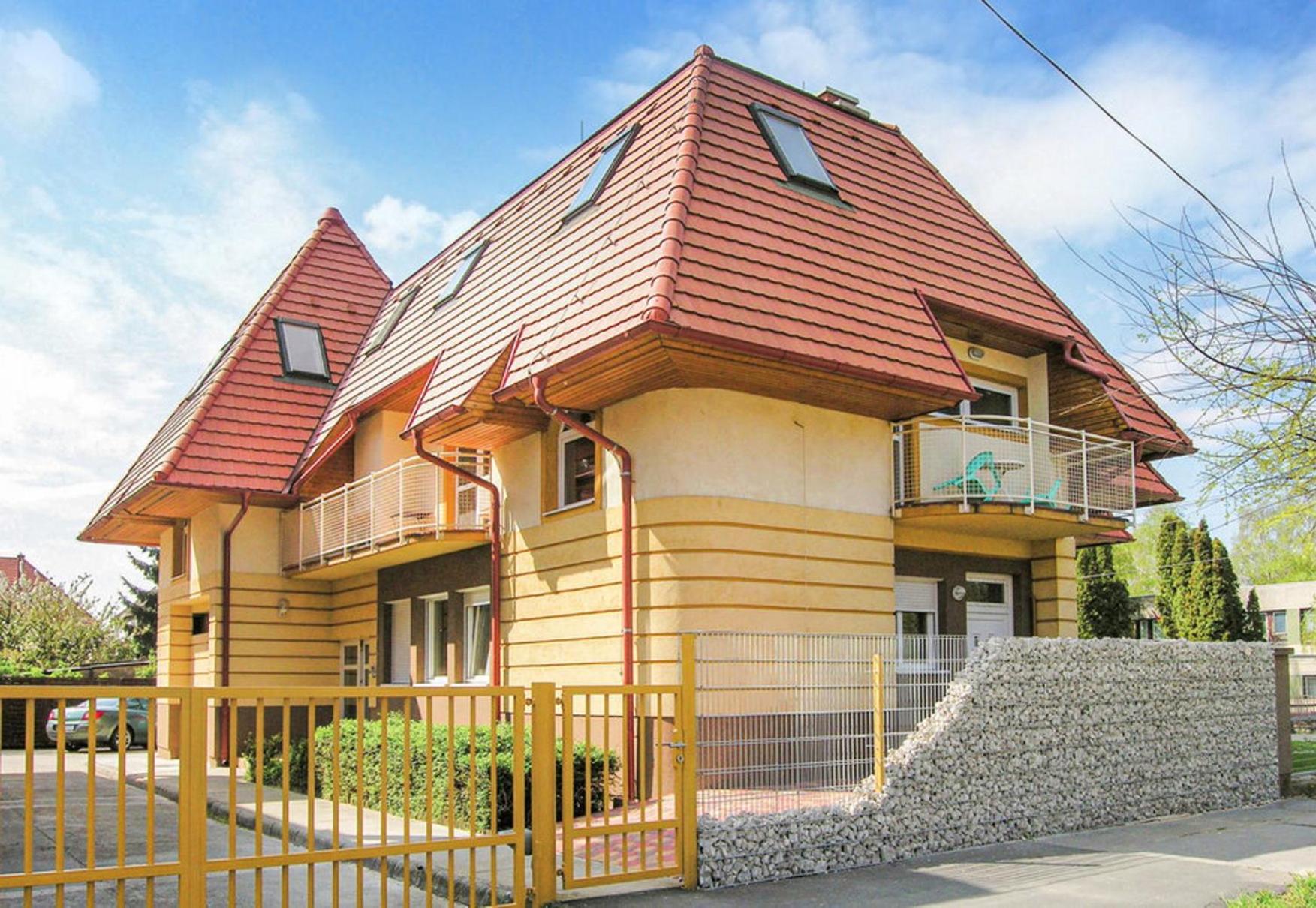 KataKunyhó Keszthely view 2