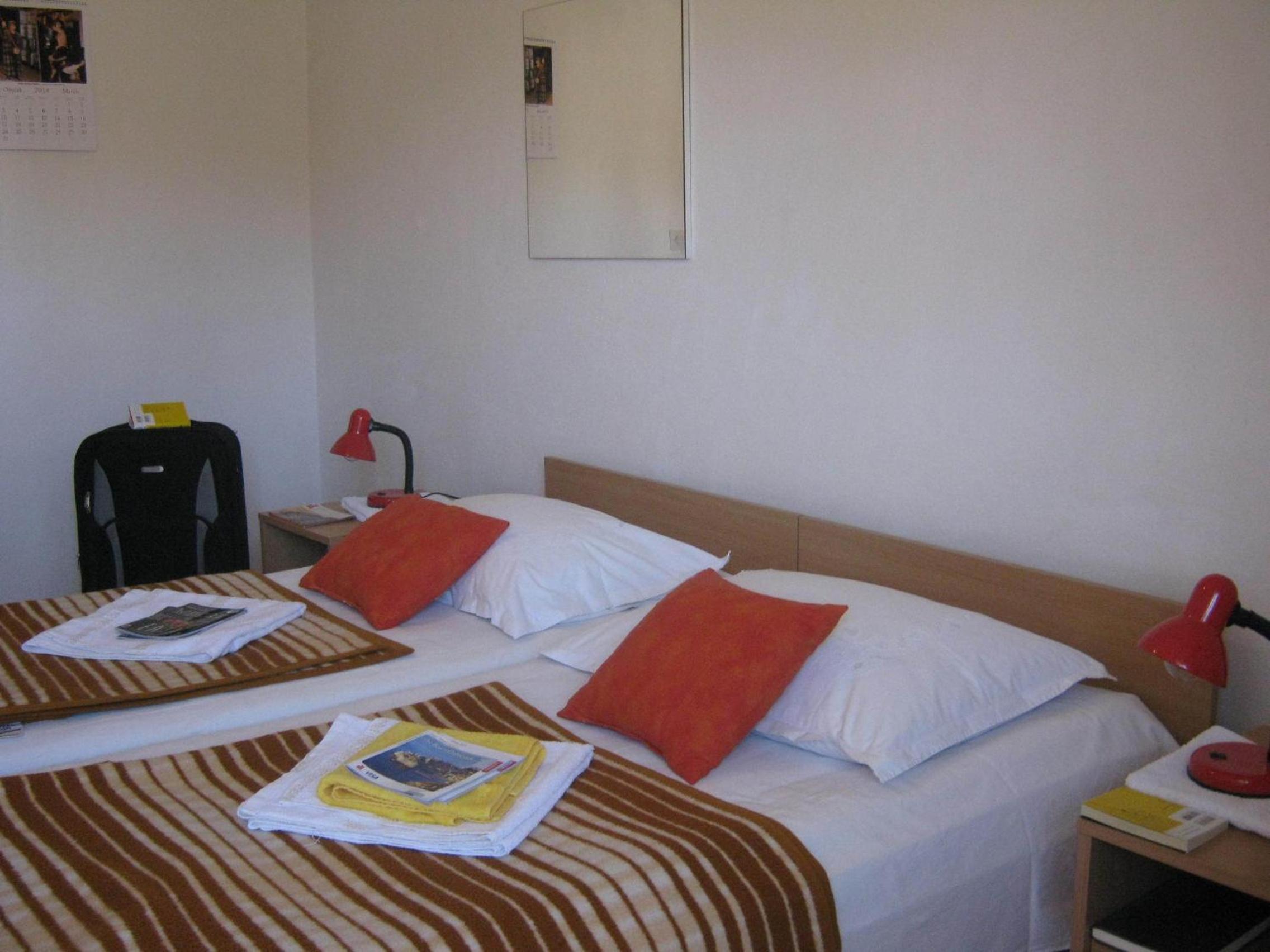 Apartments and Rooms Artemida