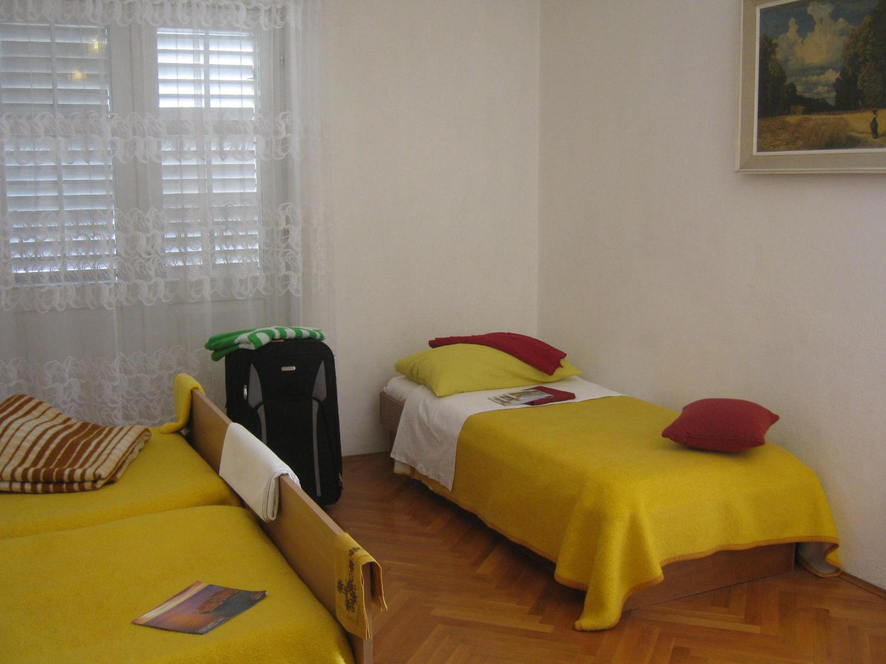 Apartments and Rooms Artemida
