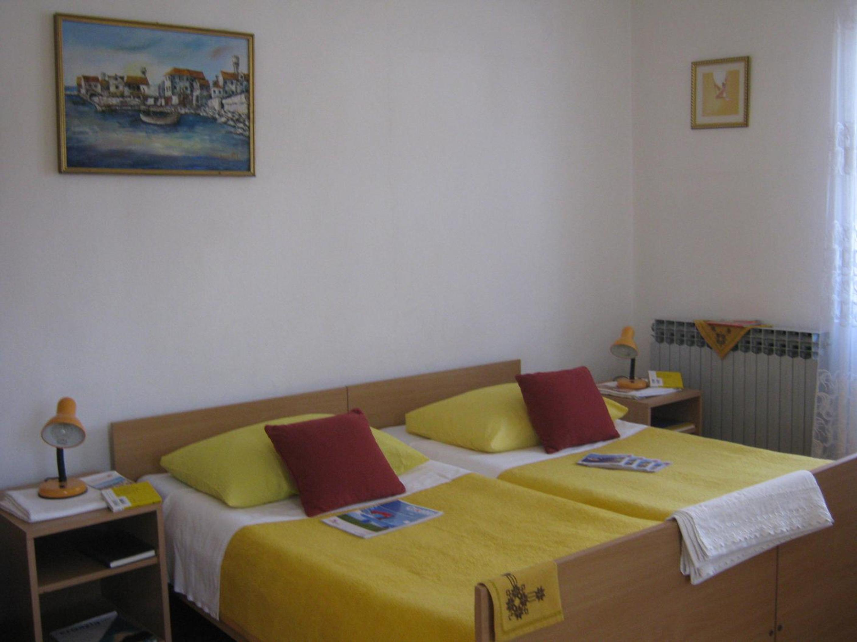 Apartments and Rooms Artemida