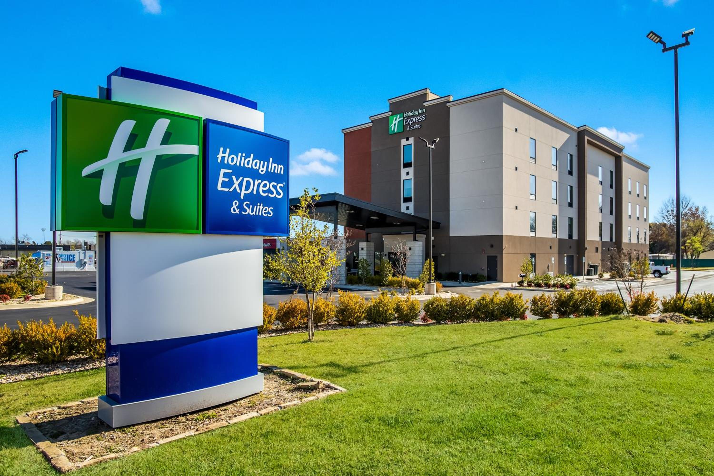 Hotel Holiday Inn Express & Suites Tulsa East - Catoosa, an IHG Hotel - Image 1