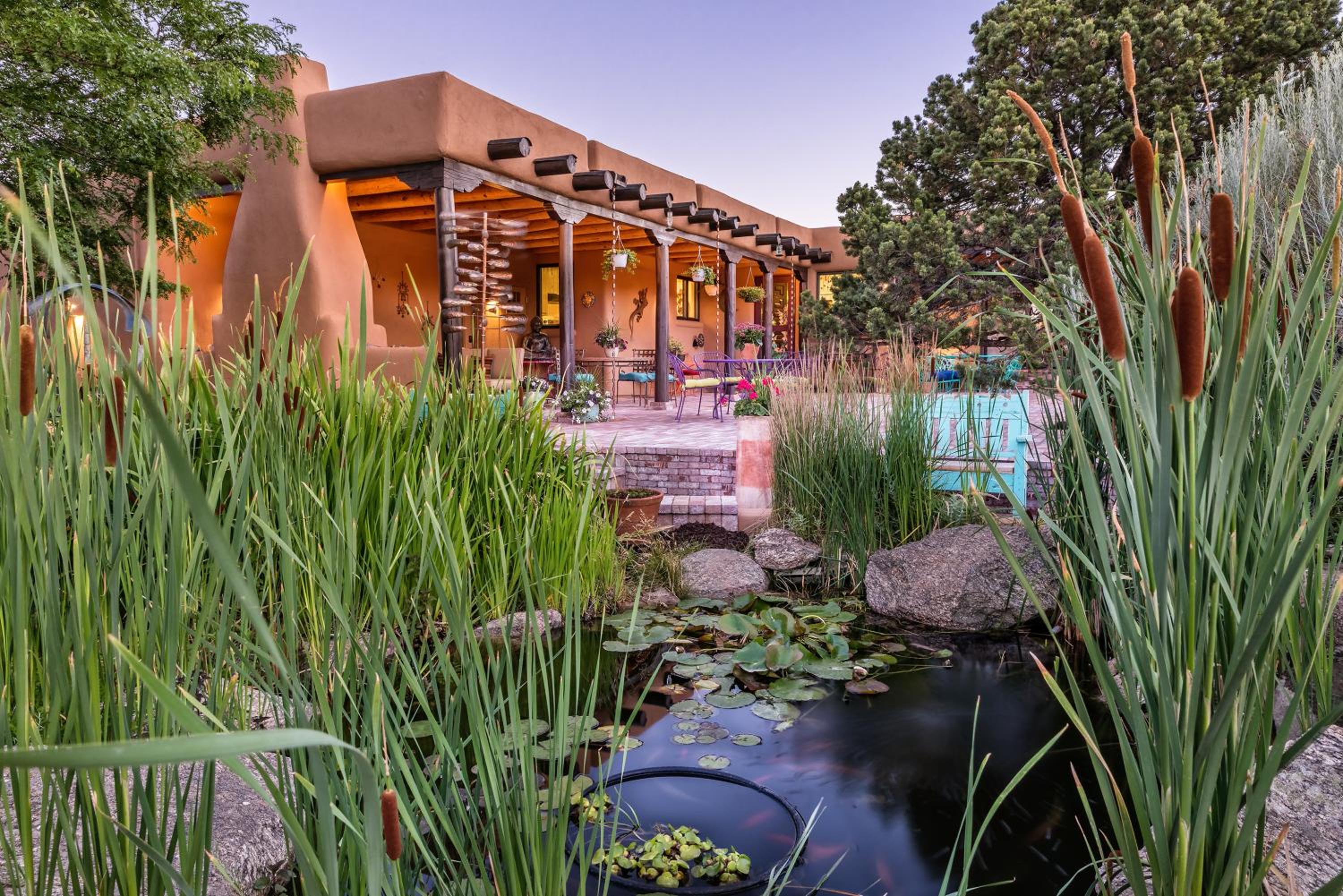 Santa Fe Vacations - Bobcat Inn - Property Image 1